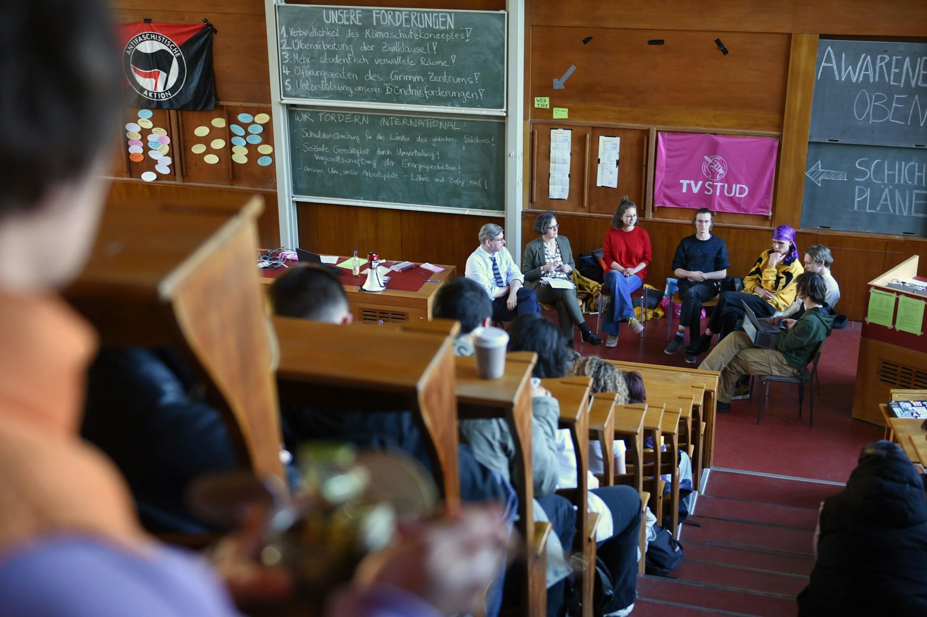 Die Präsidentin der Humboldt-Universität duldet die Besetzung und macht konkrete Zusagen.