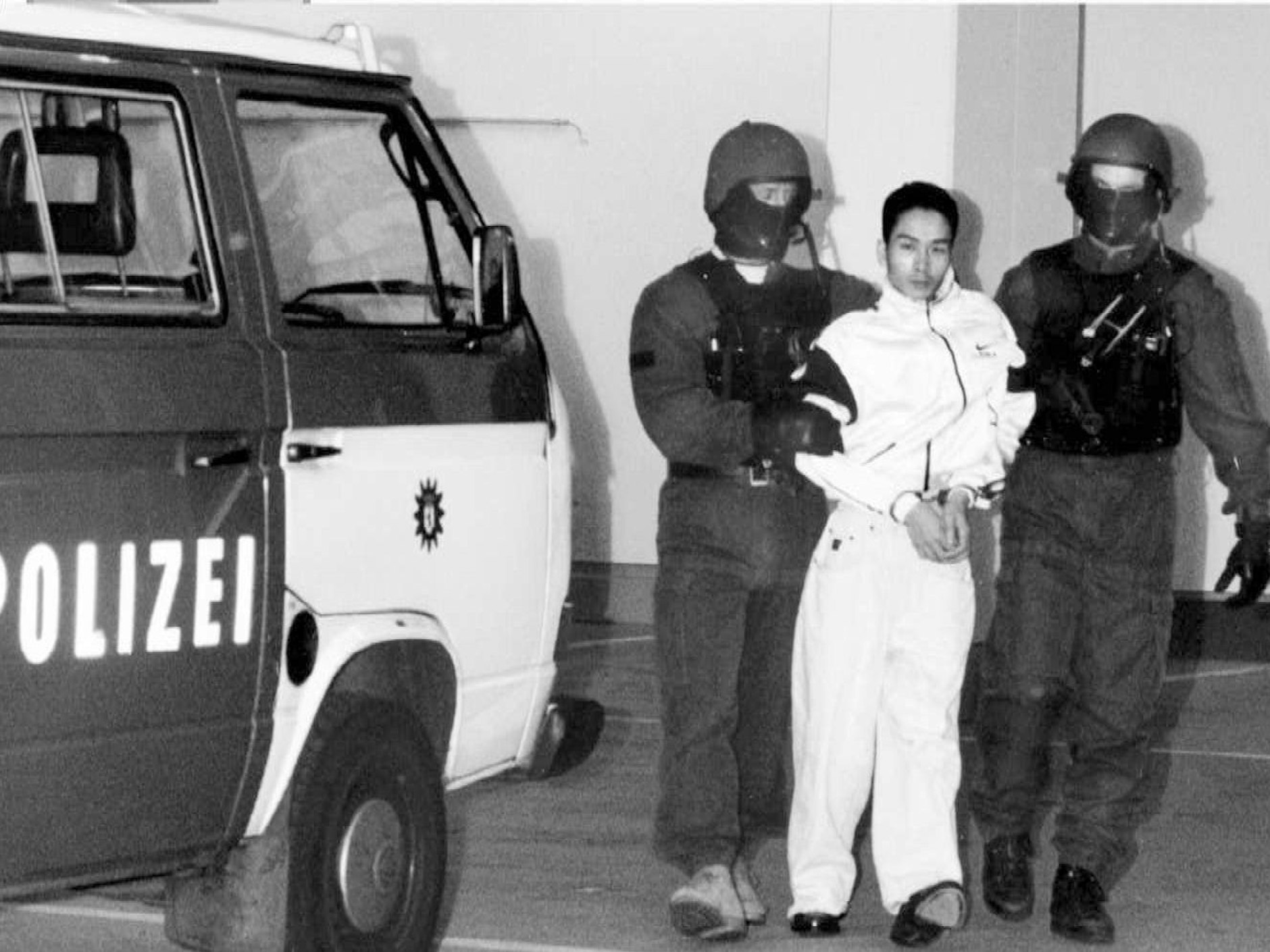 Nach der Verhaftung von Le Duy B., dem Chef der Ngoc-Thiem-Bande, gab die Polizei im September 1996 diese Foto heraus. Dafür wurden extra kleine SEK-Beamte gesucht.