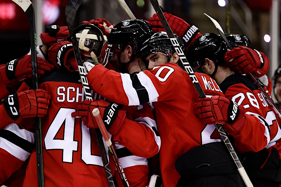 Die New Jersey Devils feiern ihren Sieg.  