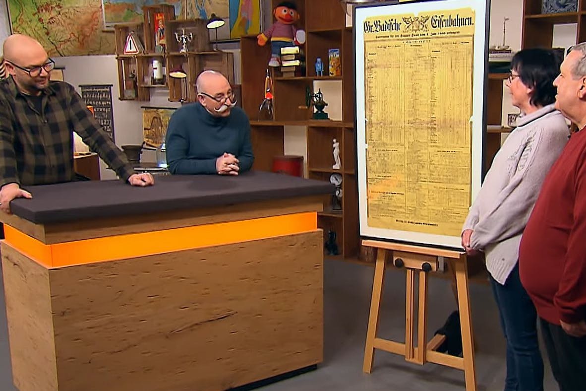 Susanne und Jürgen wollen bei „Bares für Rares“ einen alten Fahrplan veräußern. Kann das klappen?