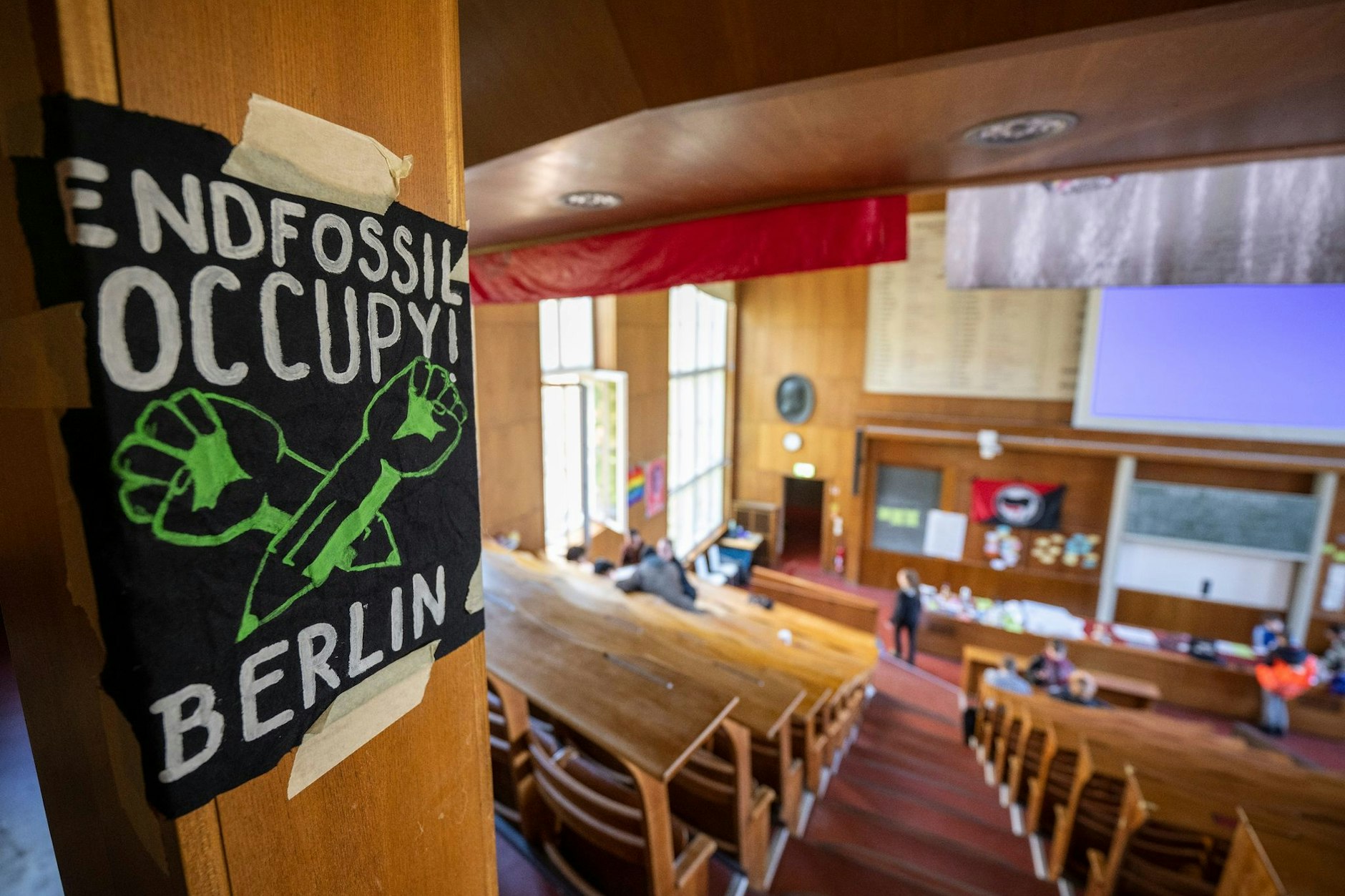 Klimaaktivisten besetzen Hörsaal an der HU Berlin Lehrbetrieb gestört