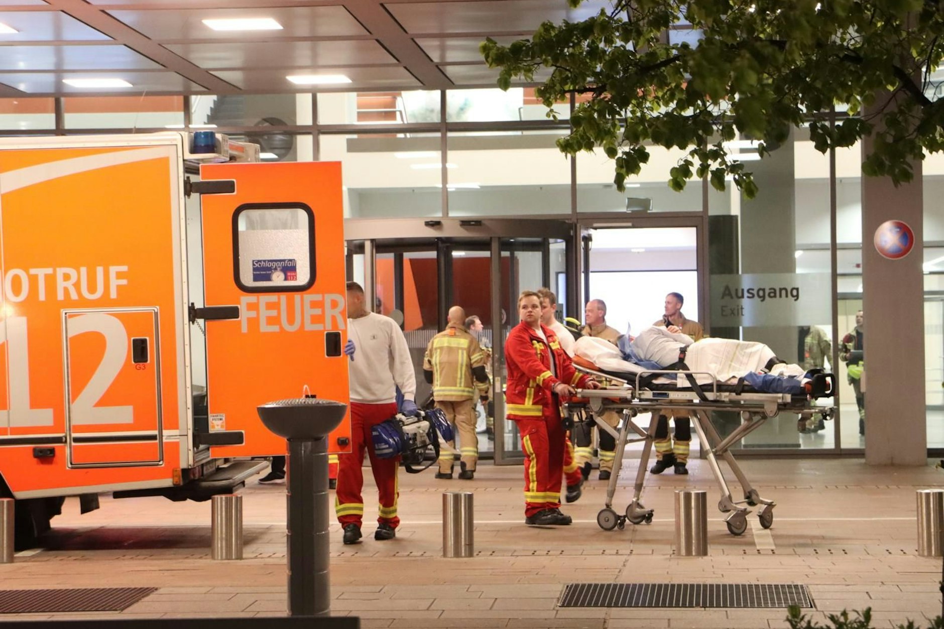 Patienten werden wegen des Stromausfalls in der Charité verlegt. 