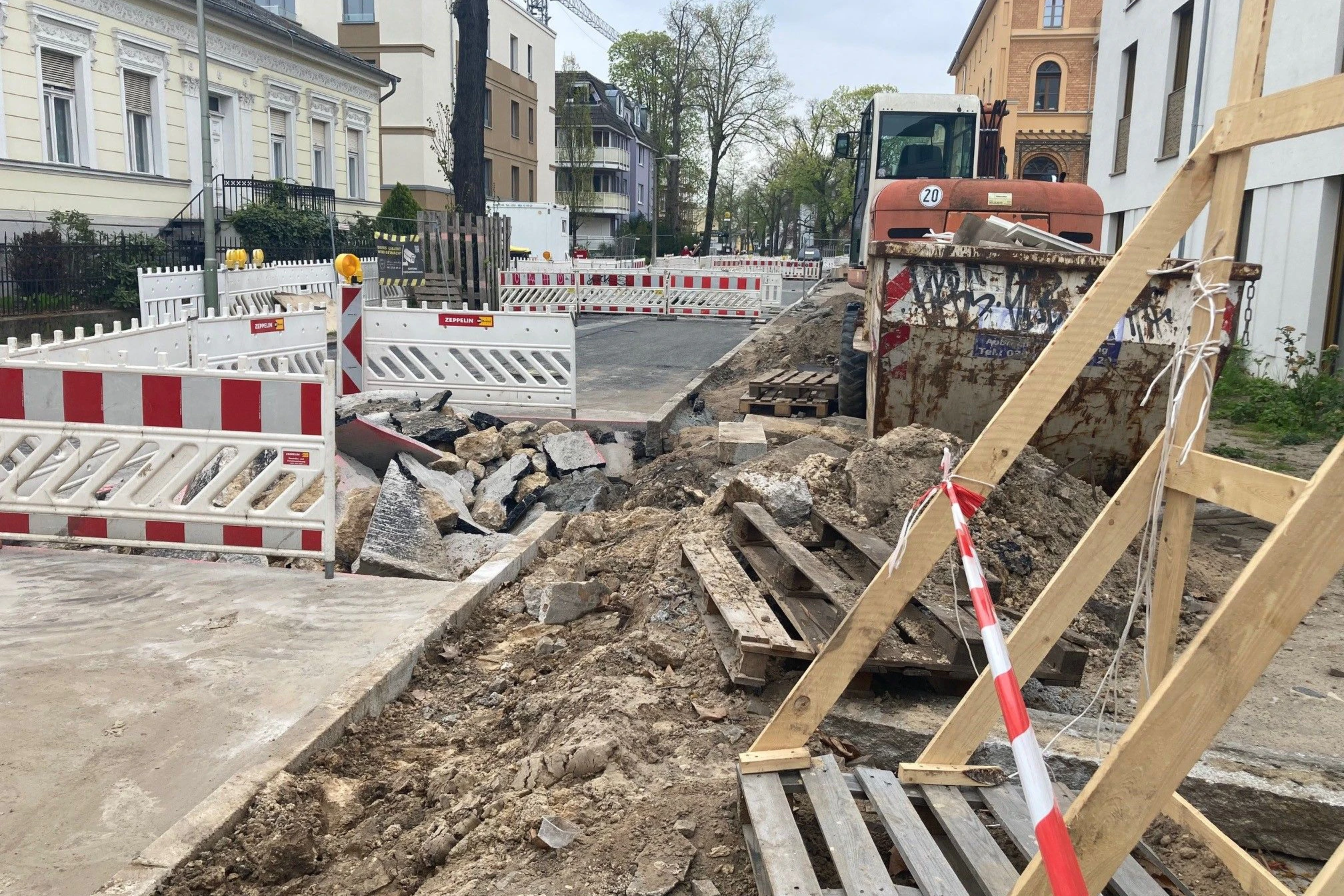 An der Regattastraße bleibt es vorerst bei den chaotischen Zuständen, die seit August vorherrschen.