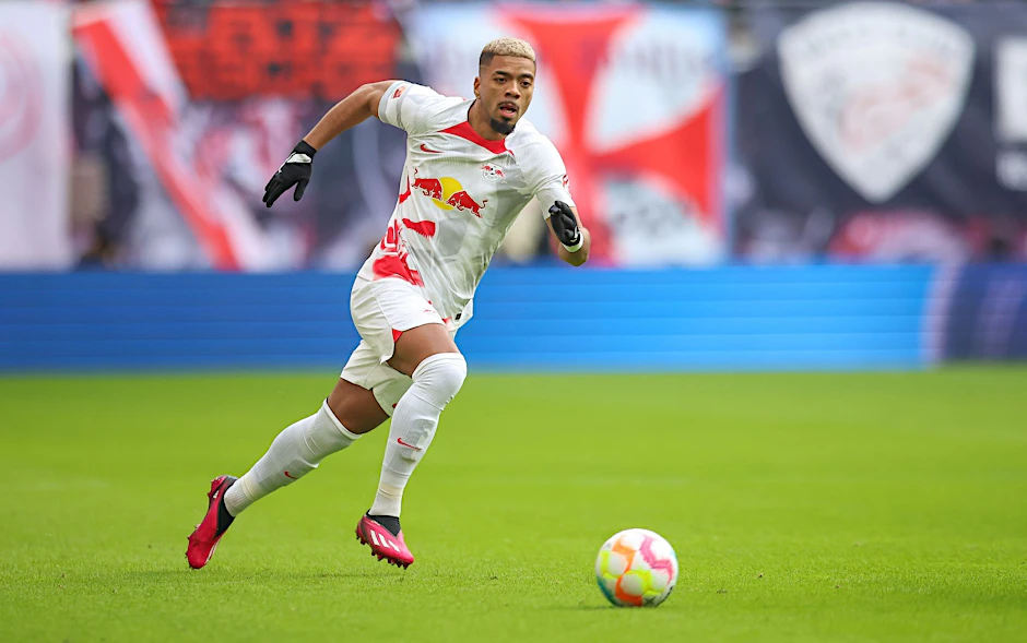 ARCHIV - Leipzigs Spieler Benjamin Henrichs hat Hass-Nachrichten gegen ihn im Netz öffentlich gemacht.  