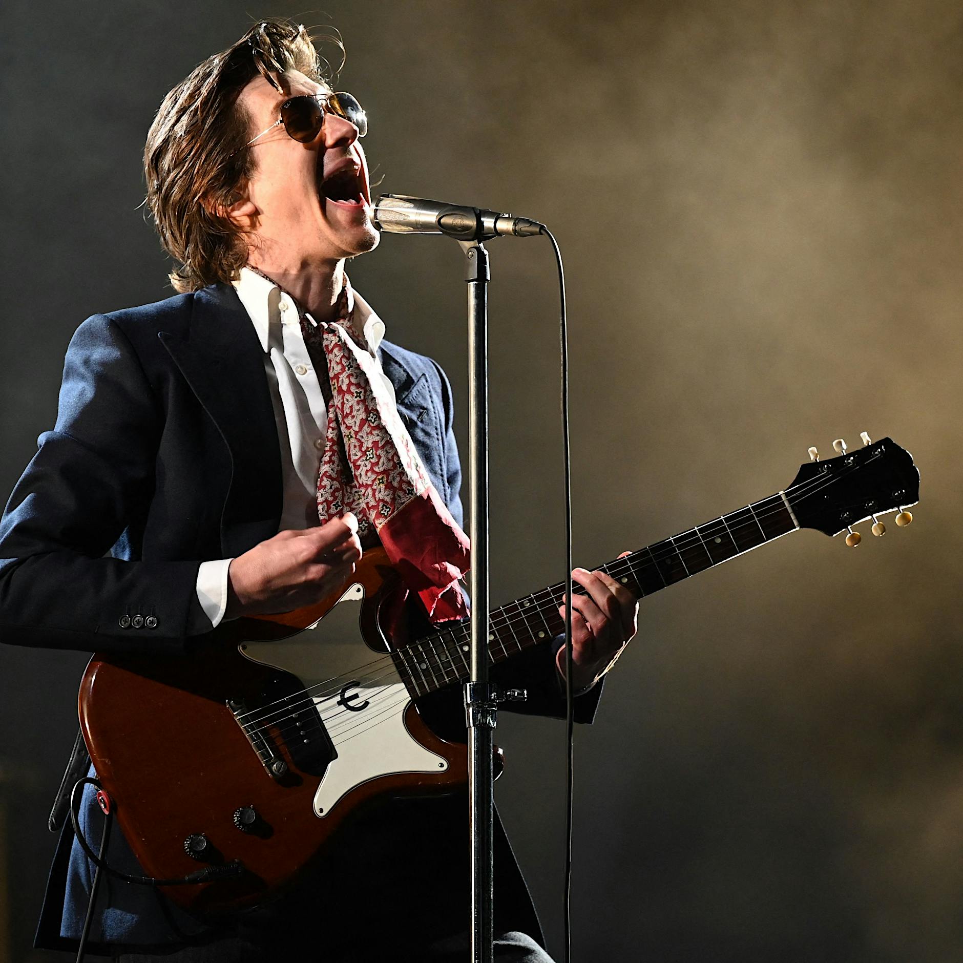 Zwischen Hochglanz-Satire und Mitgröl-Hymnen: Arctic Monkeys in der Mercedes-Benz-Arena