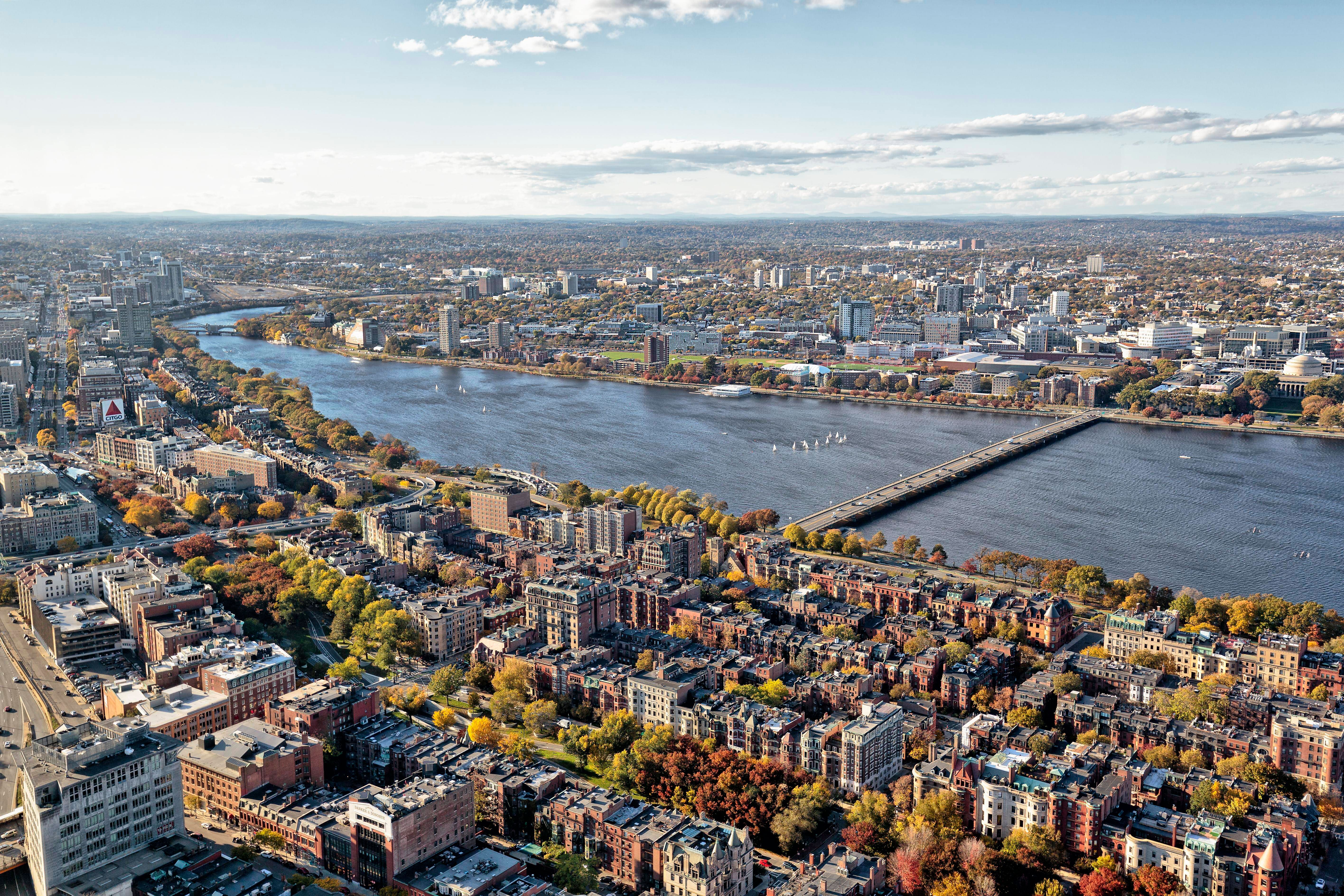 Image - Schräge Markierungen auf der Harvard Bridge in Boston: Was soll das?