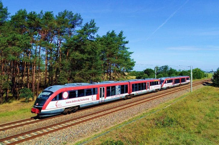 Mit Dieselpower unterwegs ins Nachbarland: der Kulturzug unterwegs von Berlin nach Breslau