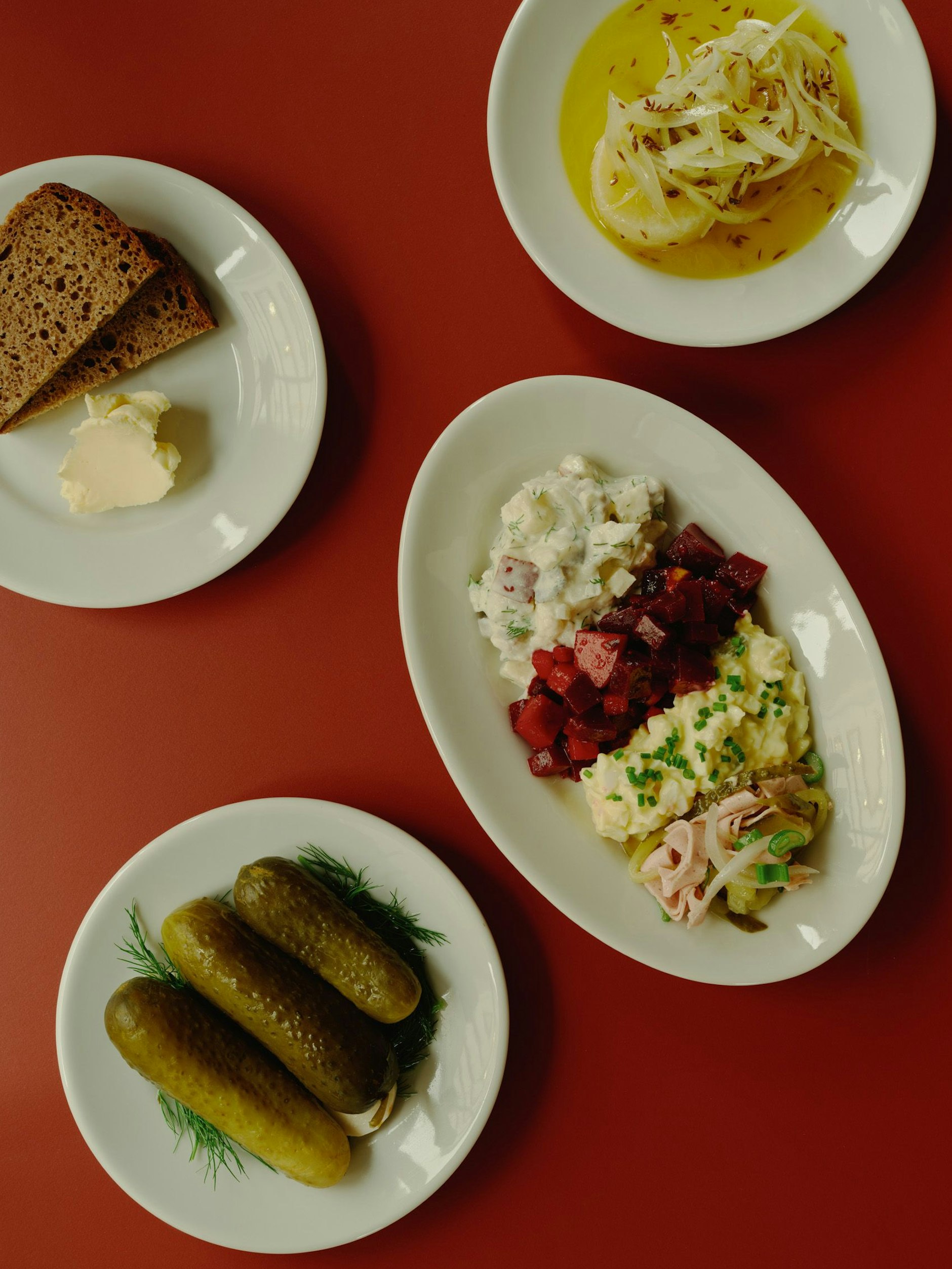 Keine Michelin-Stern-prämierte Küche, sondern Eiersalat, Gurken und Co.
