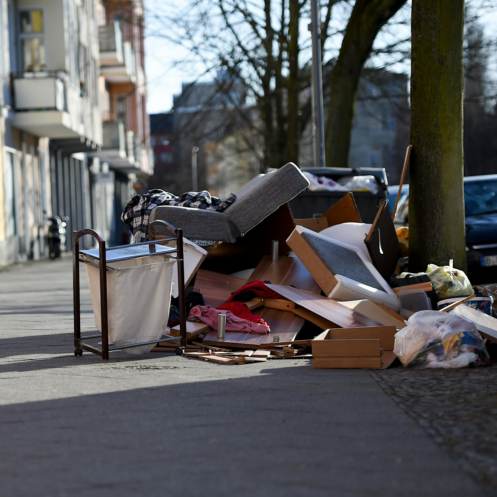 Warum liegt in Berlin so viel Sperrmüll am Straßenrand?