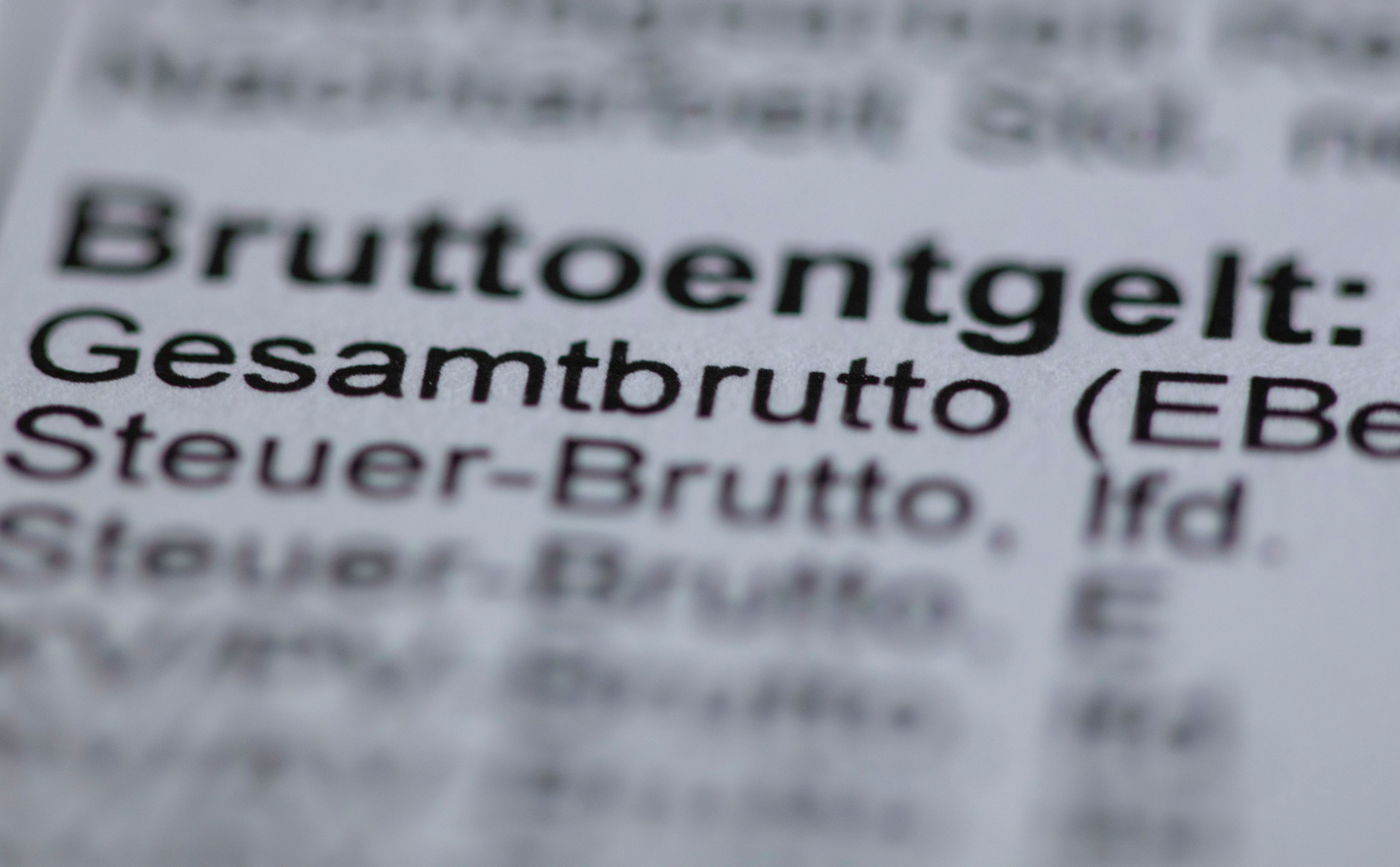 Ab 1. Juli gibt's für viele weniger Gehalt – sind Sie auch dabei?