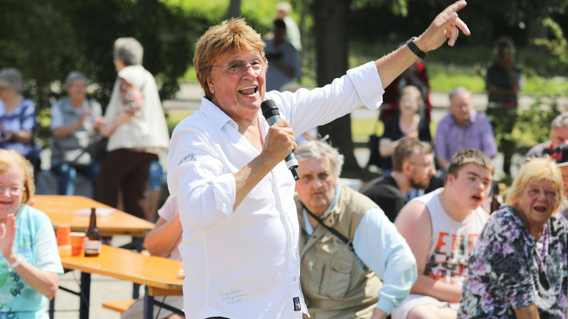 Ganz schön haarig DDRStar Andreas Holm feiert Diamantene Hochzeit
