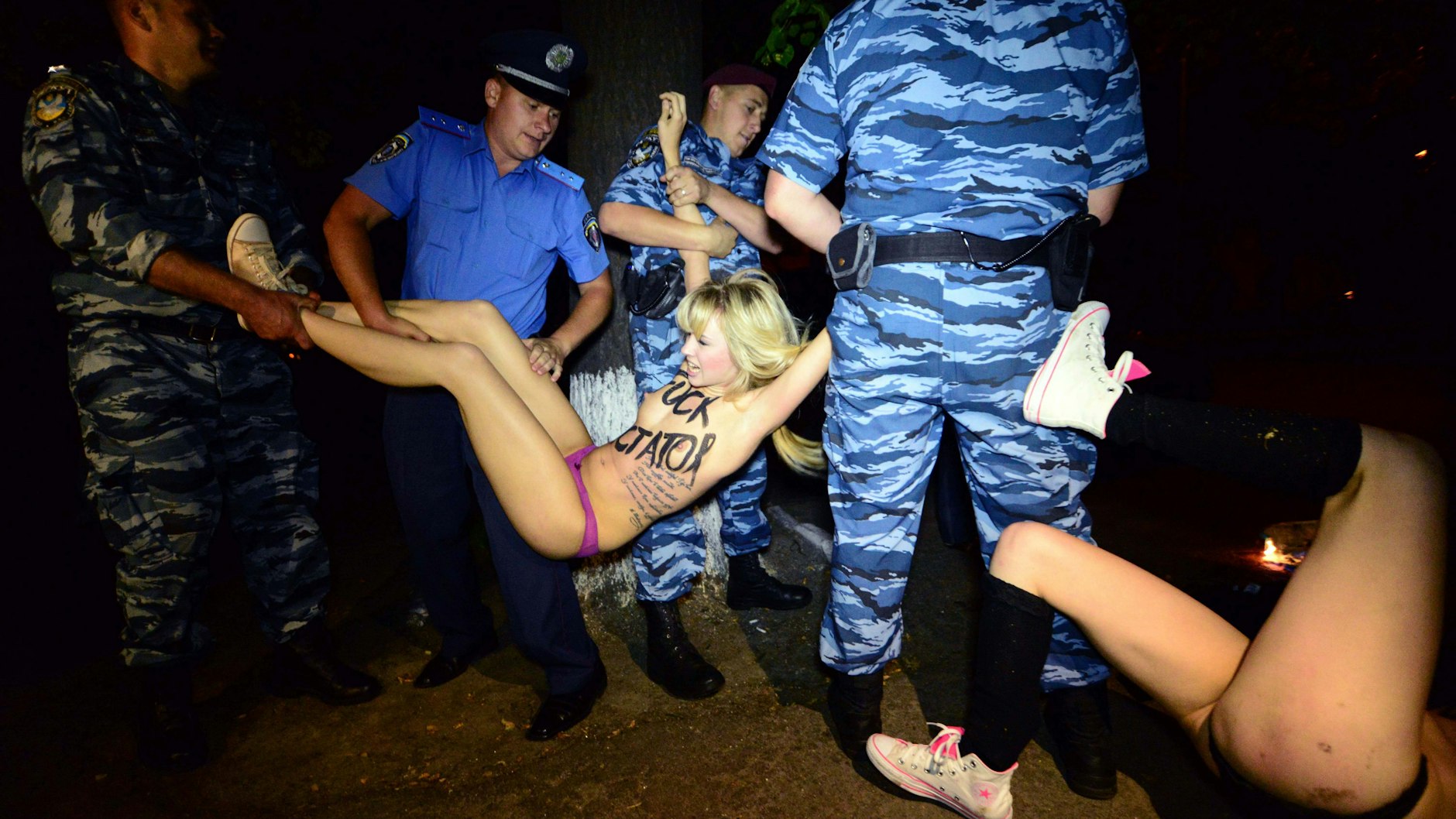 Femen protestierten in der Ukraine gegen das damals zunehmend autoritäre System des von Russland unterstützten Präsidenten Janukowitsch.