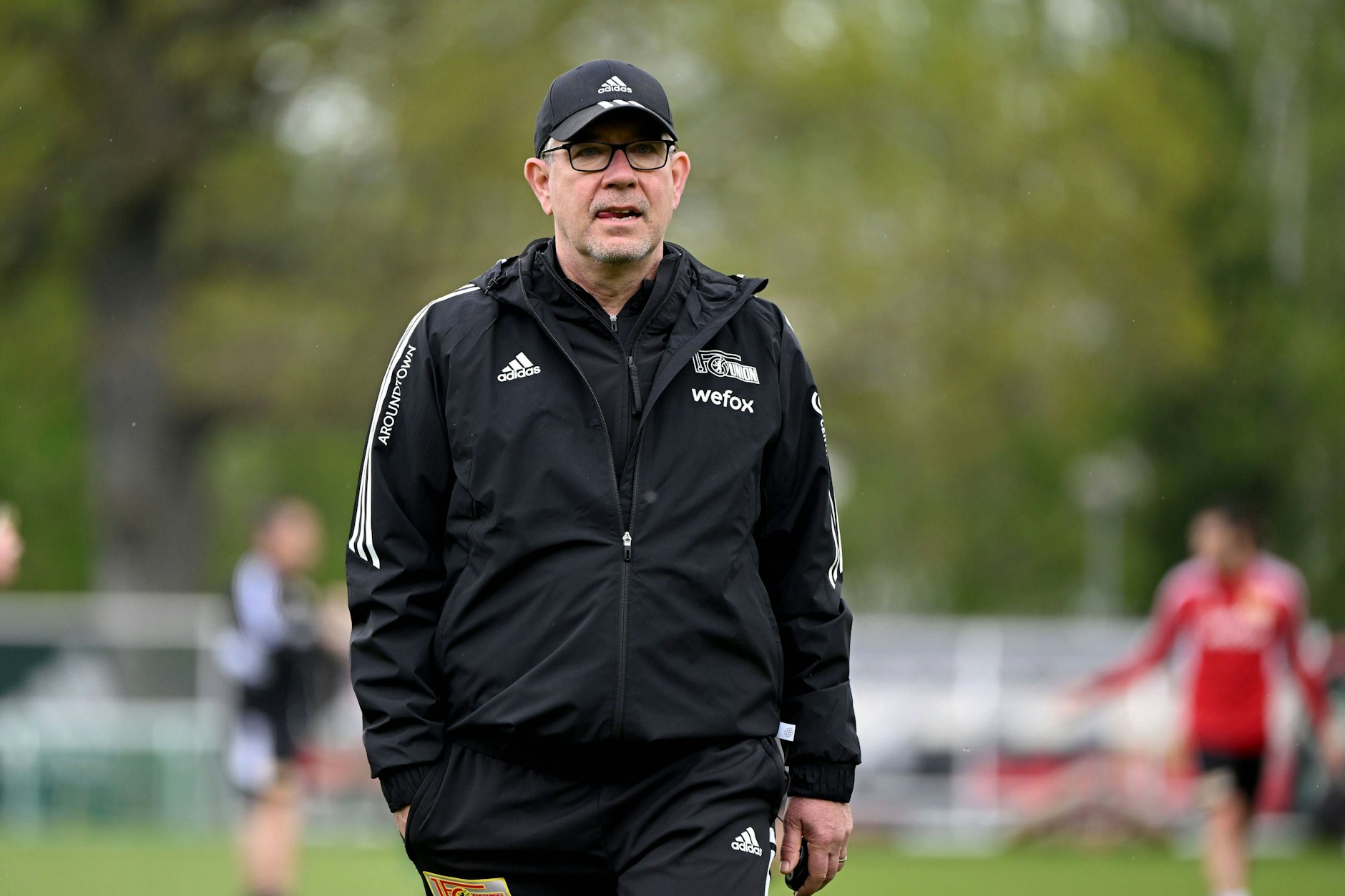 Urs Fischer hat das Spiel beim FC Augsburg fest im Visier, die Champions League noch nicht ganz.