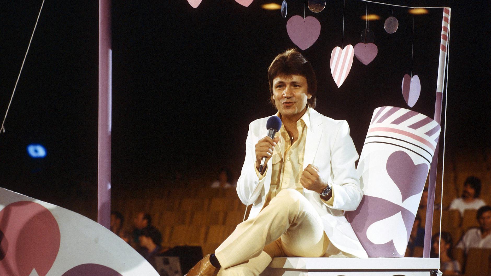 Andreas Holm bei einer Probe zur Sendung „Ein Kessel Buntes“. Der Sänger gehörte zu den Stammgästen der beliebten DDR-Fernsehshow.