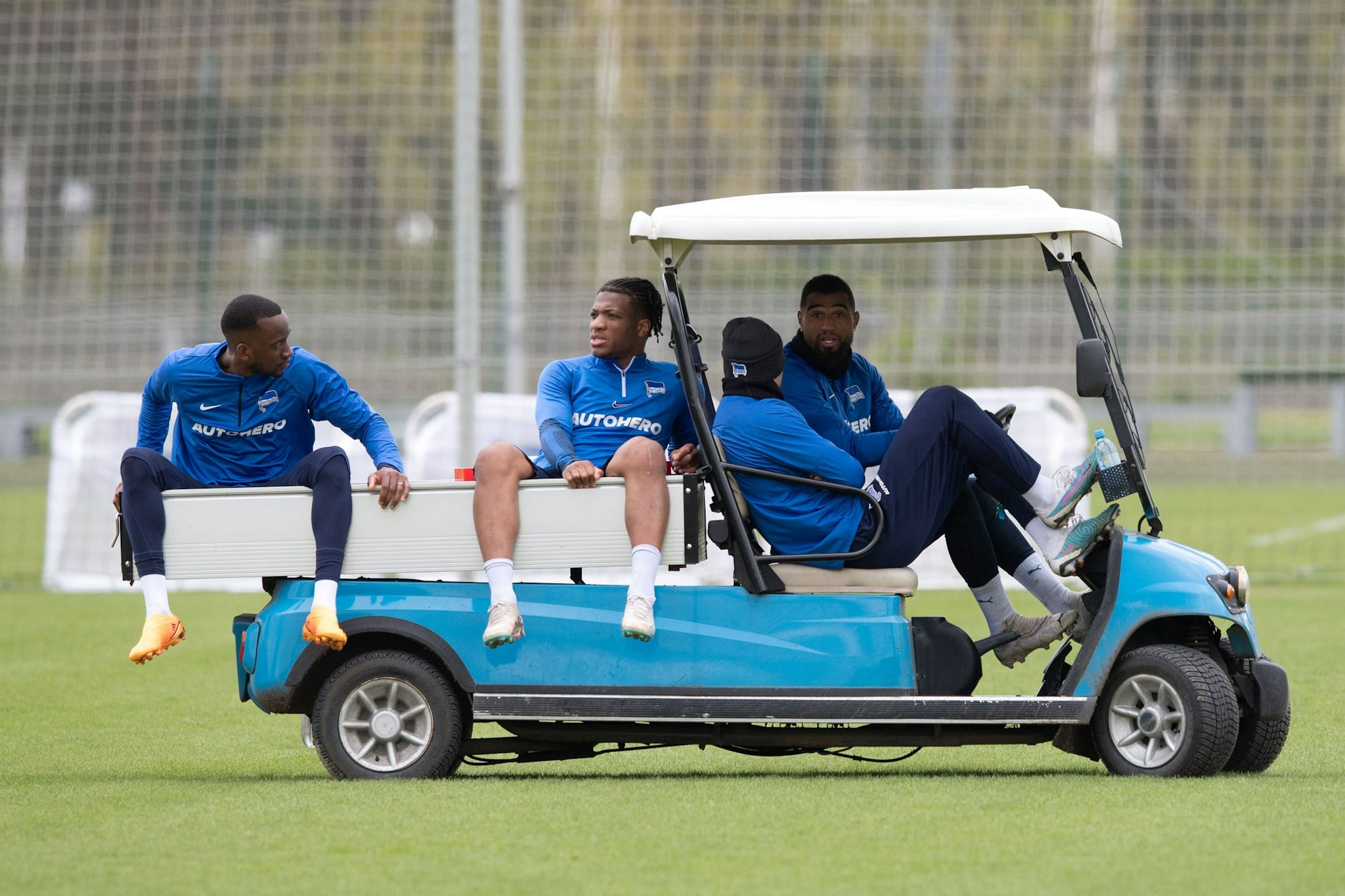 Konnte die Woche weder mit dem Golfcart fahren noch mit den Hertha-Kollegen trainieren: Stürmer Jessic Ngankam (M.).&nbsp;
