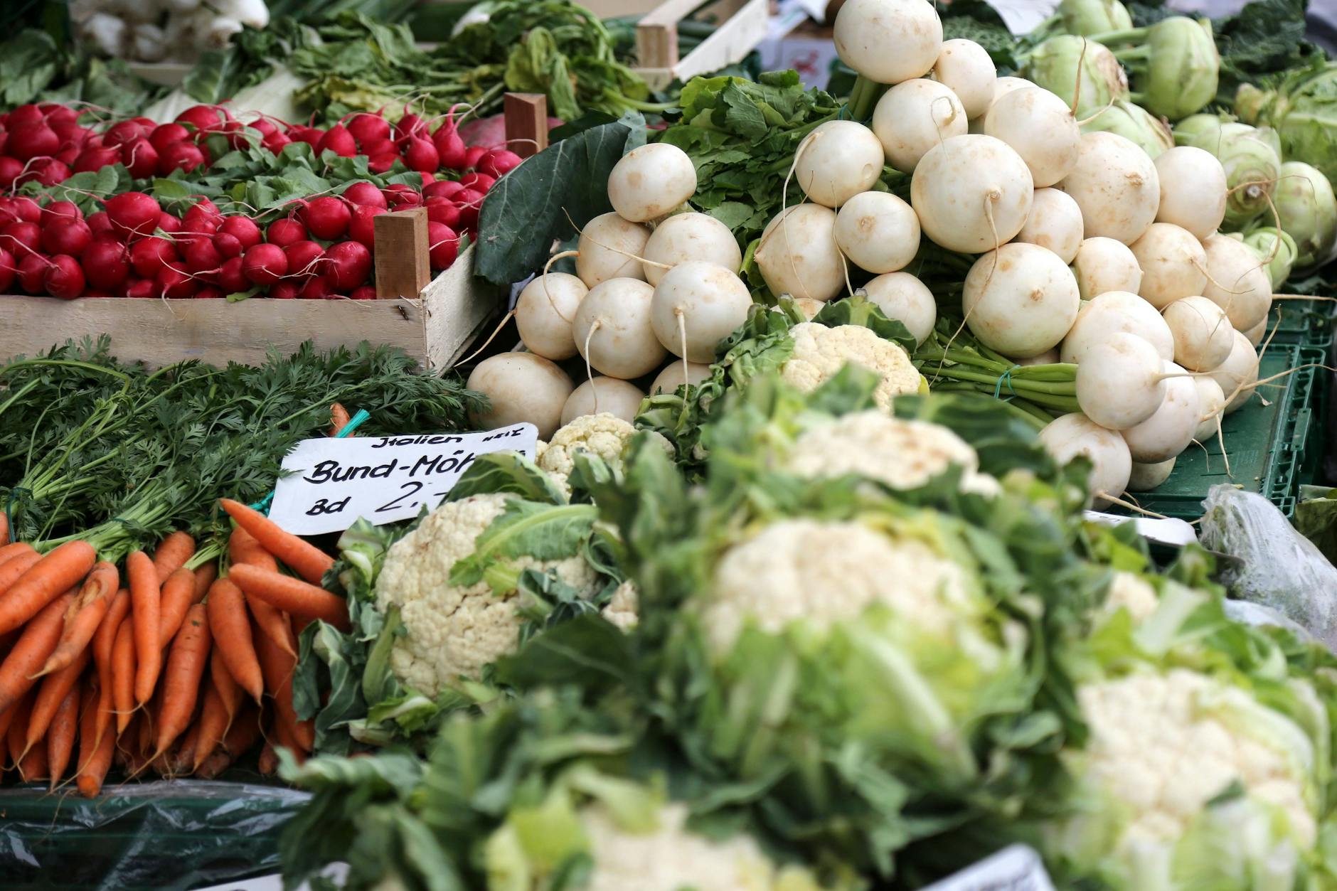 Jetzt auf den Wochenmärkten erhältlich und besonders gut: Speiserüben.