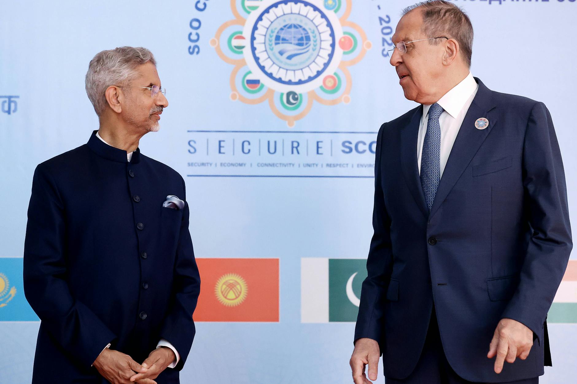 Indiens Außenminister Subrahmanyam Jaishankar (l.) und sein russischer Kollege Sergej Lawrow während des SCO-Gipfels in Goa