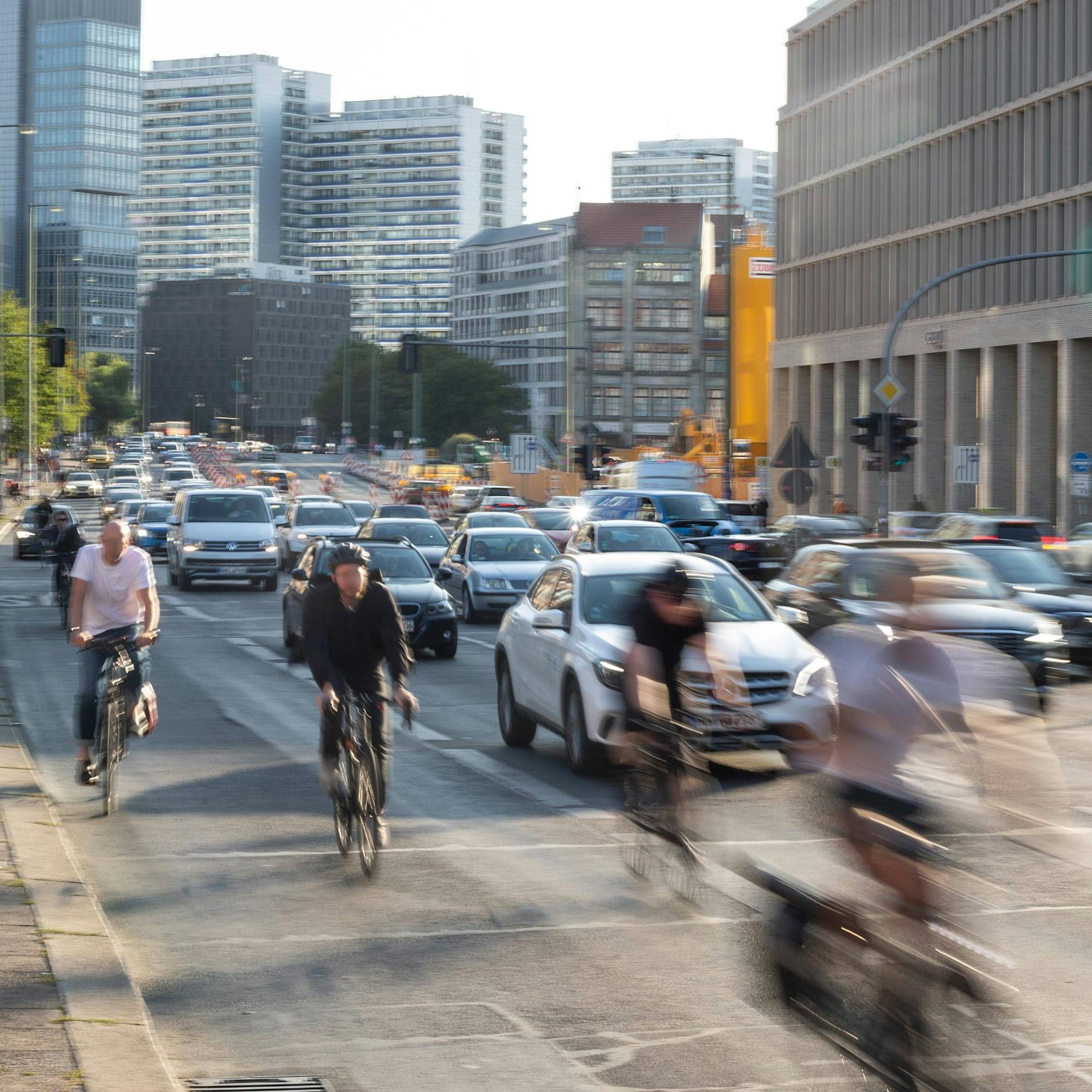 Demonstrationen, Baustellen, Sport-Events: Der Verkehr in Berlin am Sonnabend - HIER brauchen Sie Geduld!