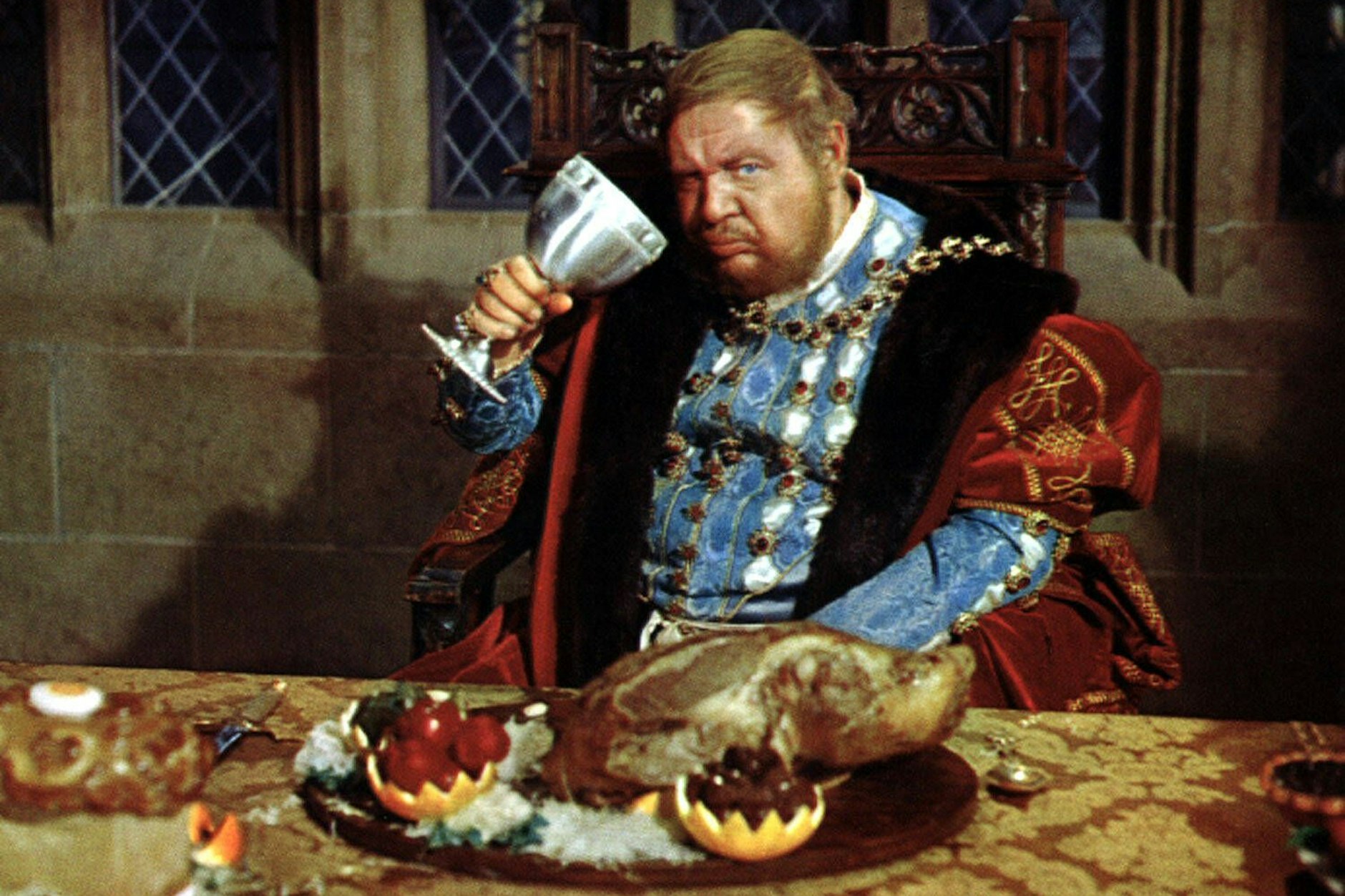 Nicht alles was Gold ist, schmeckt auch: Dieses Krönungsessen, welches allen Königen serviert wurde, schmeckt scheußlich.