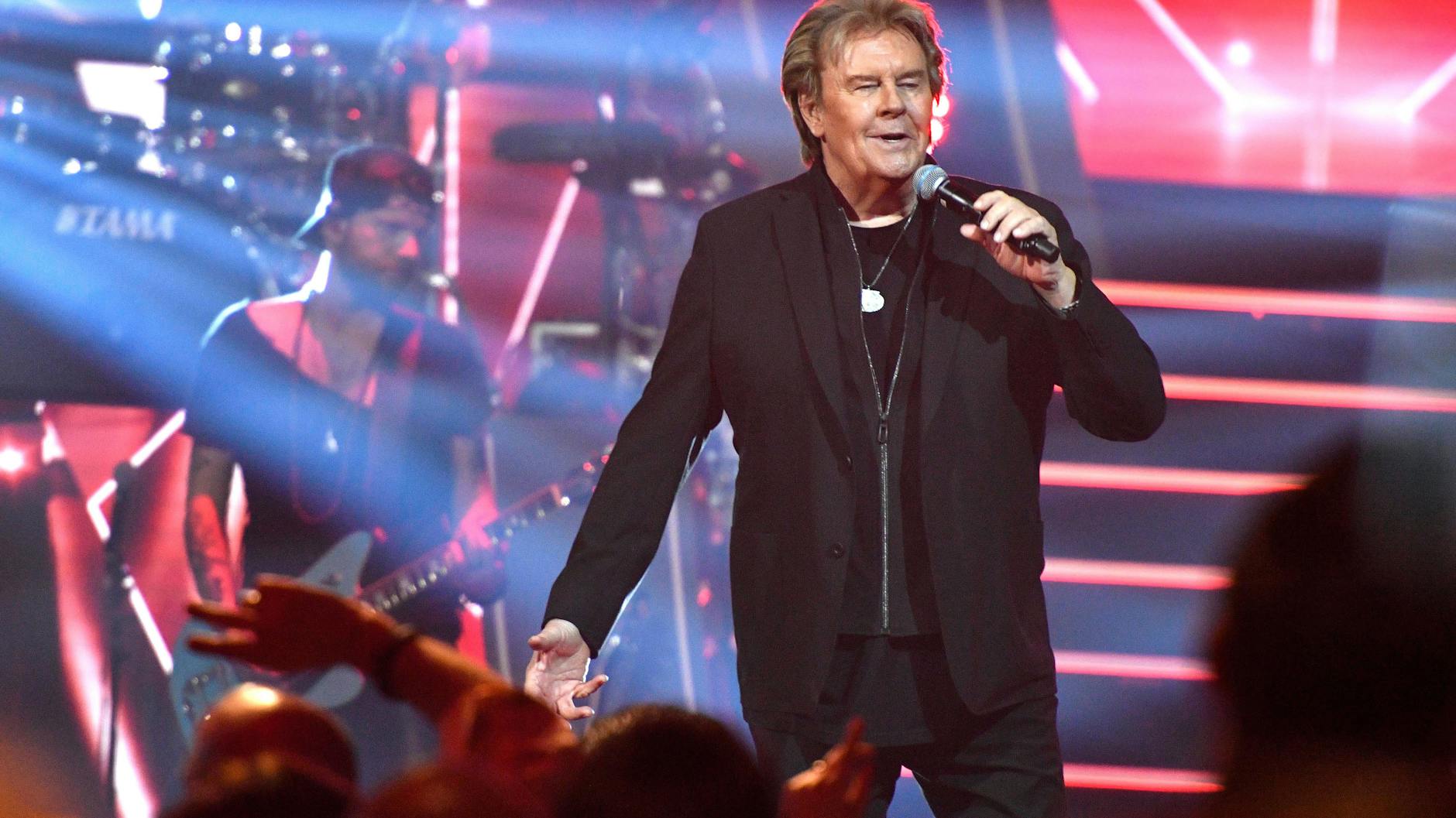 Schlager-Star Howard Carpendale geht 2023 auf große Tour – am Freitag schaut er auf dem „Riverboat“ vorbei.