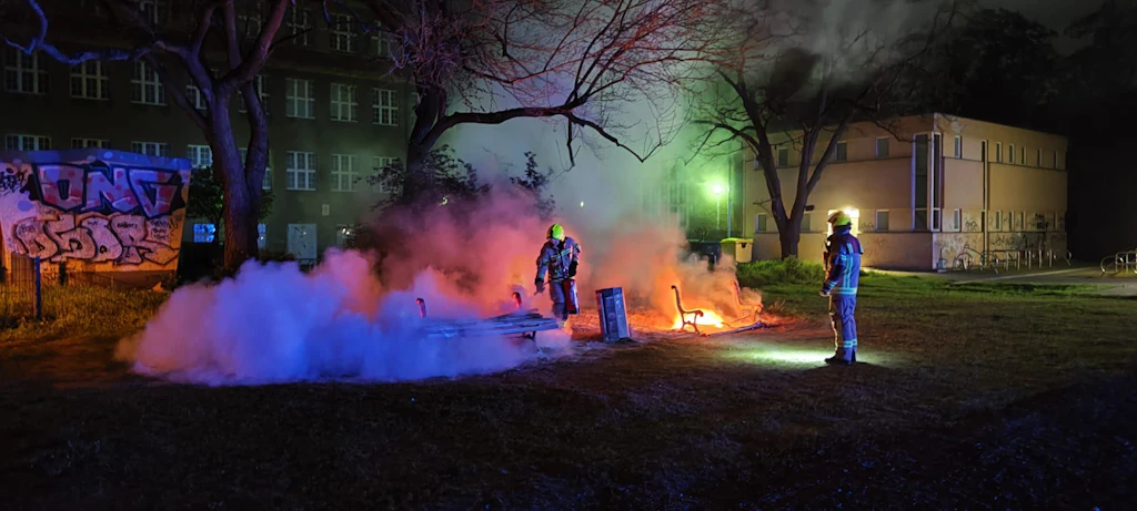 Ein Brustschuss in Wilmersdorf und Brandstiftung in Baumschulenweg