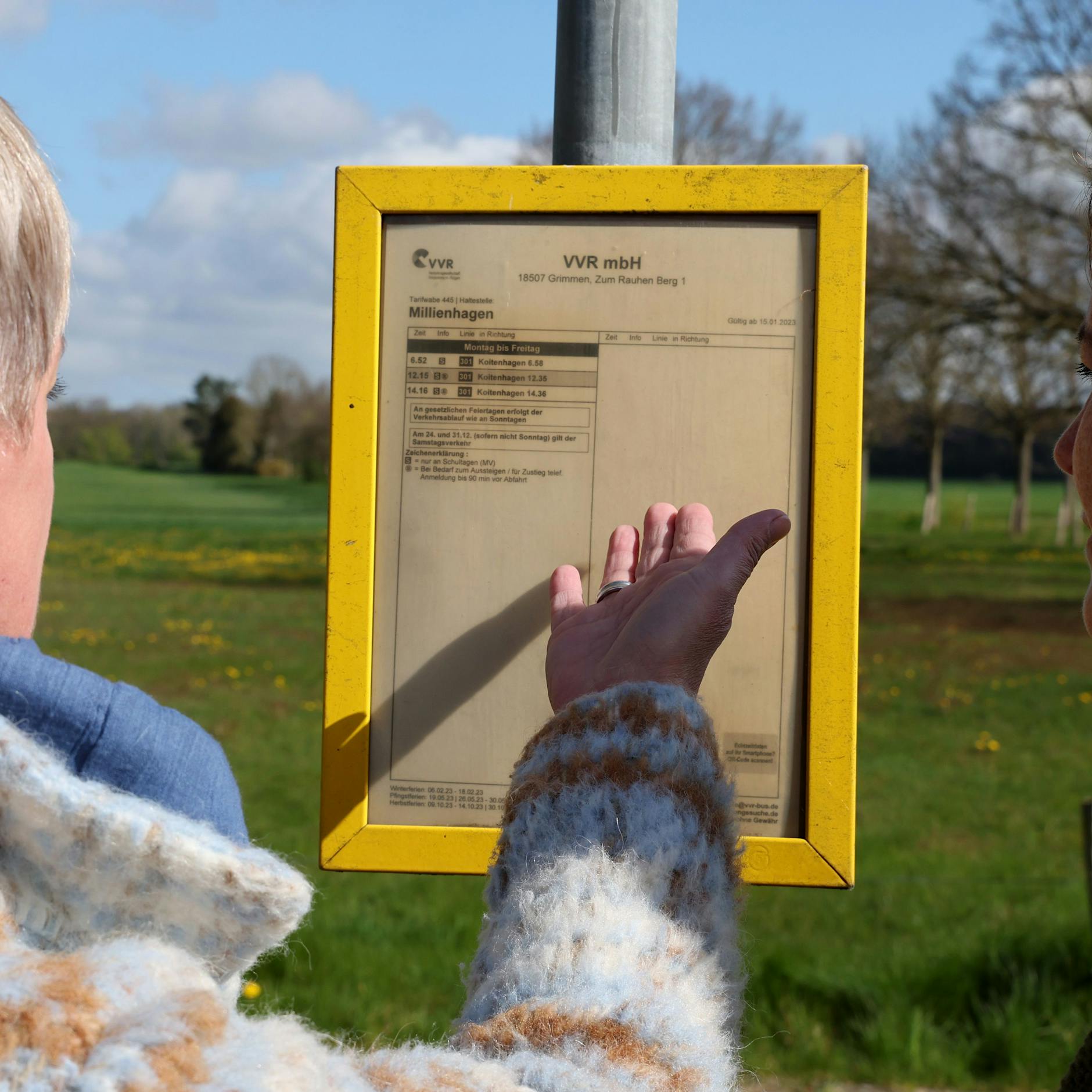 Osten abgehängt: Bis zu viereinhalb Stunden im Schulbus