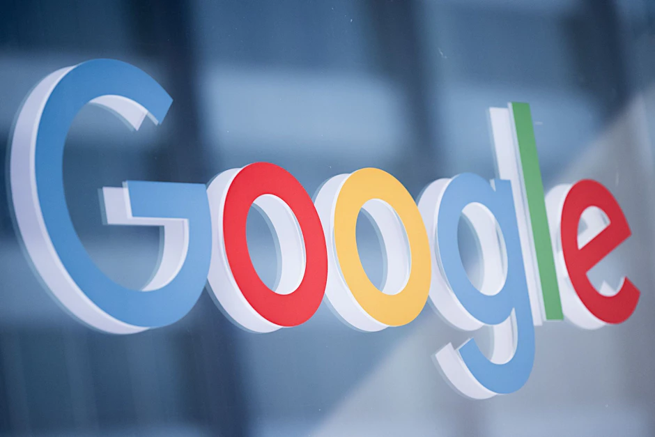 ARCHIV - Pixel Fold heißt Googles faltbares Smartphone.  