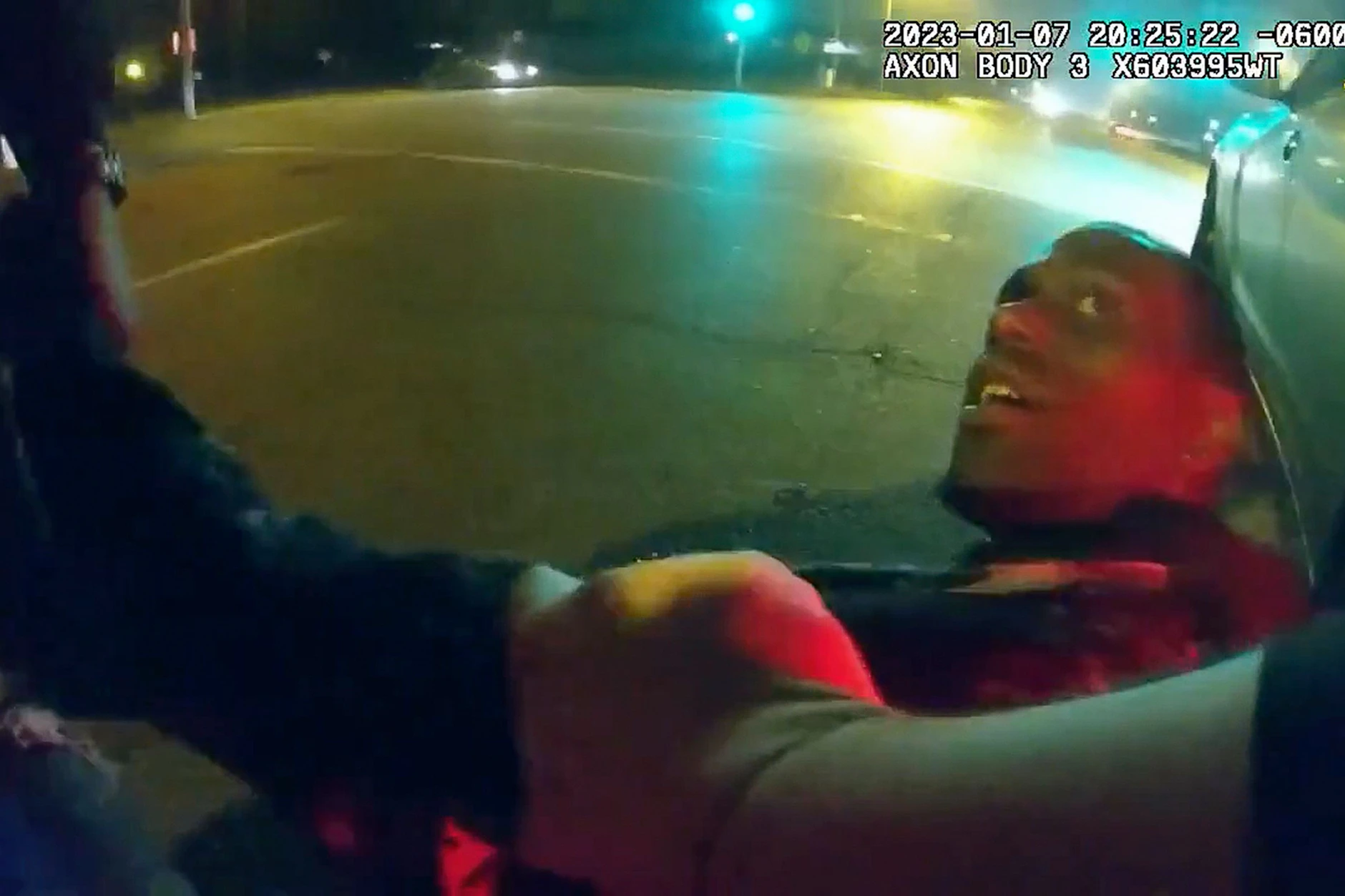 Ein Auszug einer Videoaufnahme: Tyre Nichols soll der Autopsie zufolge durch Gewalt bei einem Polizeieinsatz gestorben sein.