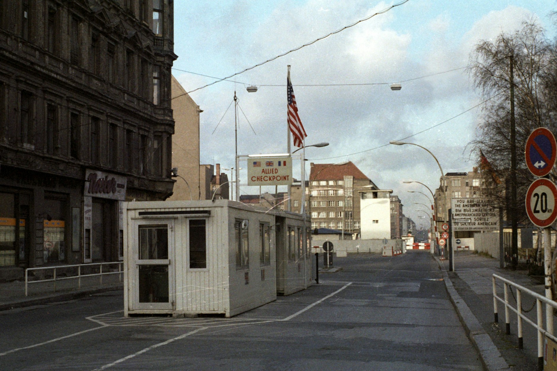 Bekannter Grenzübergang: der Checkpoint Charlie 1979&nbsp;