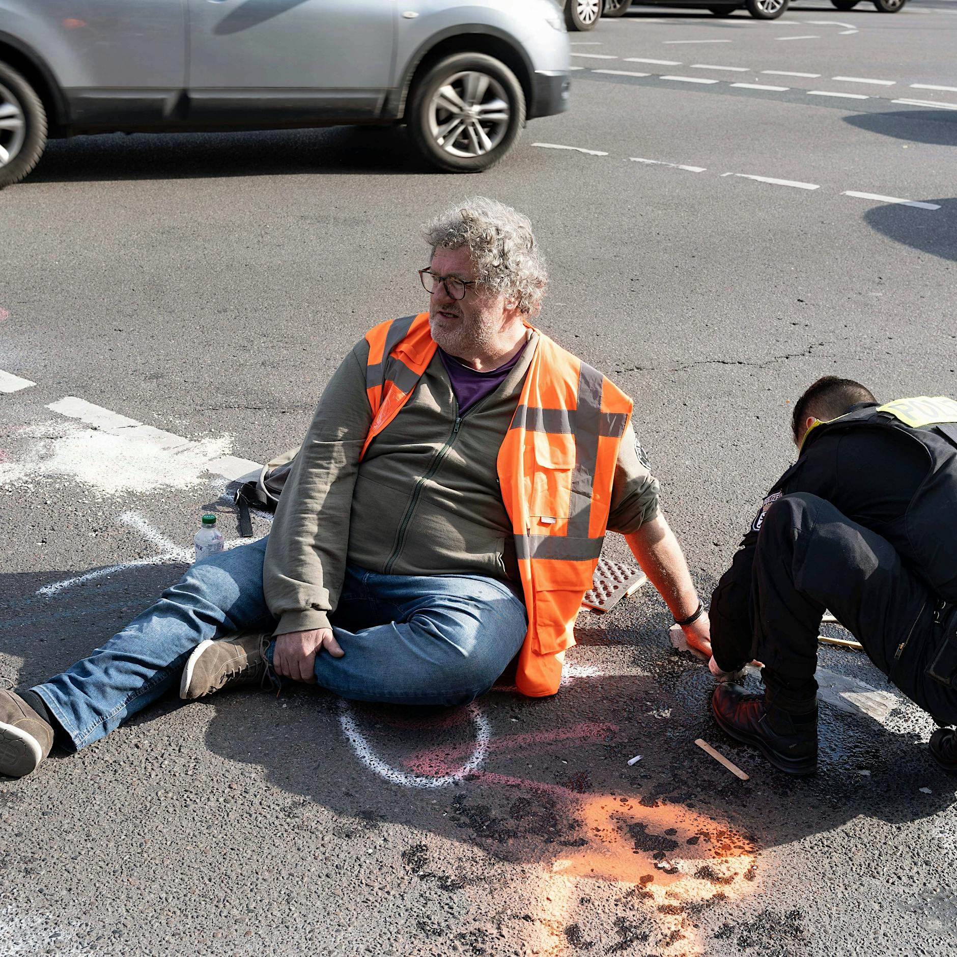 Letzte Generation legt Berliner Verkehr lahm und kritisiert Gewaltbereitschaft