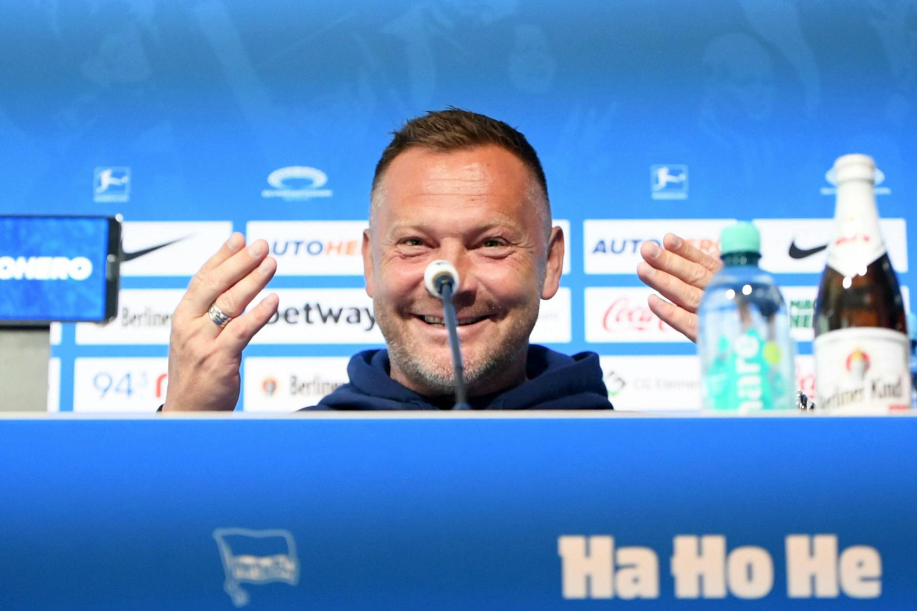 Trainer Pal Dardai (47) hat seinen Optimismus trotz der schier aussichtslosen Lage von Hertha BSC im Kampf um den Klassenerhalt nicht verloren. 