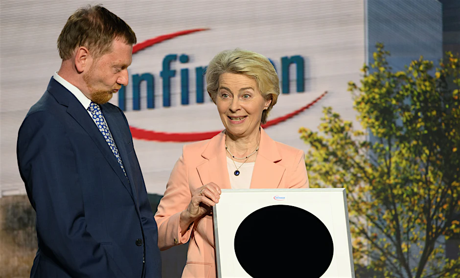 Sachsens Ministerpräsident Michael Kretschmer und EU-Kommissionspräsidentin Ursula von der Leyen bei der symbolischen Grundsteinlegung des Infineon-Werks in Dresden.