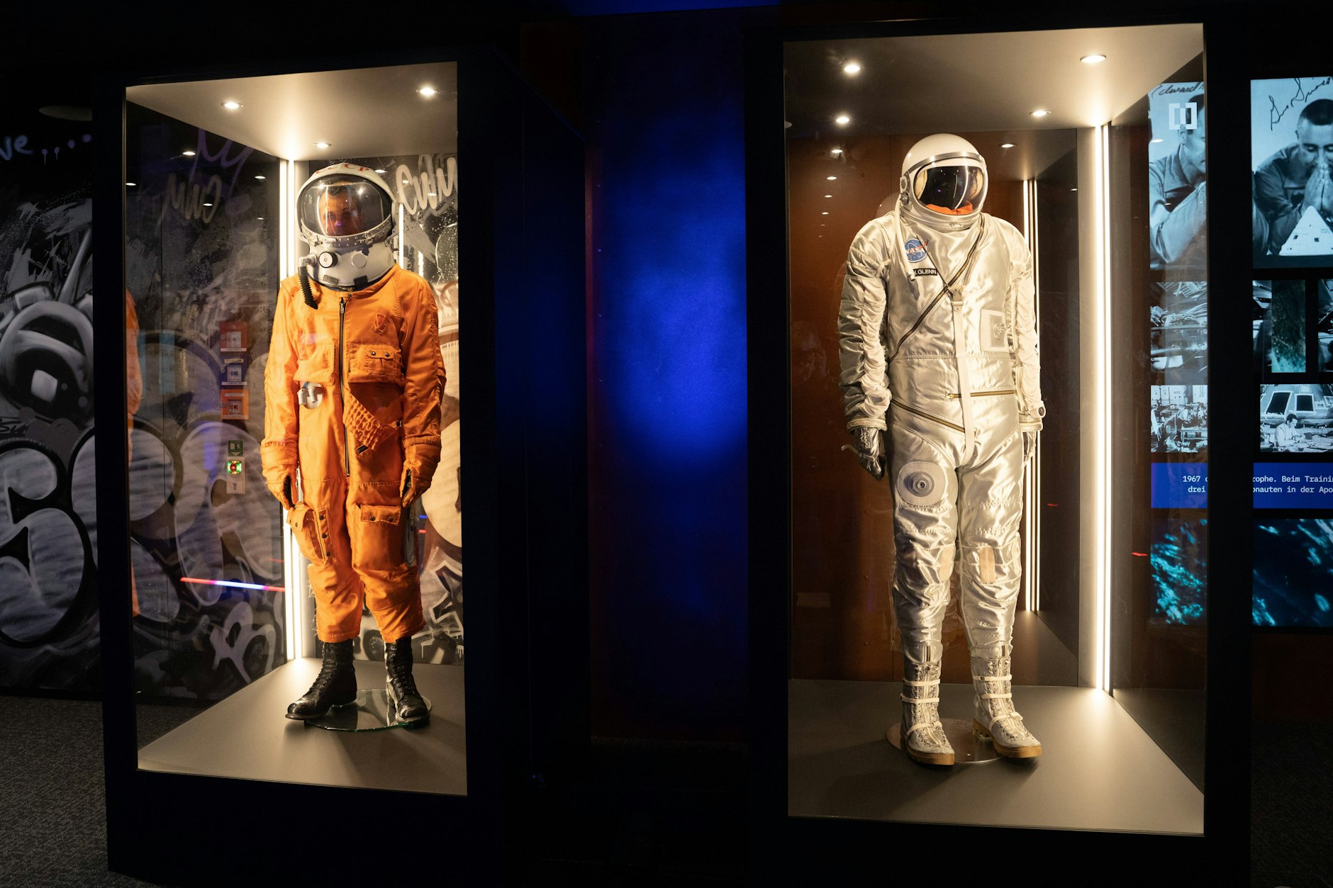 Im interaktiven Cold War Museum sind auch Raumfahrtanzüge zu sehen.