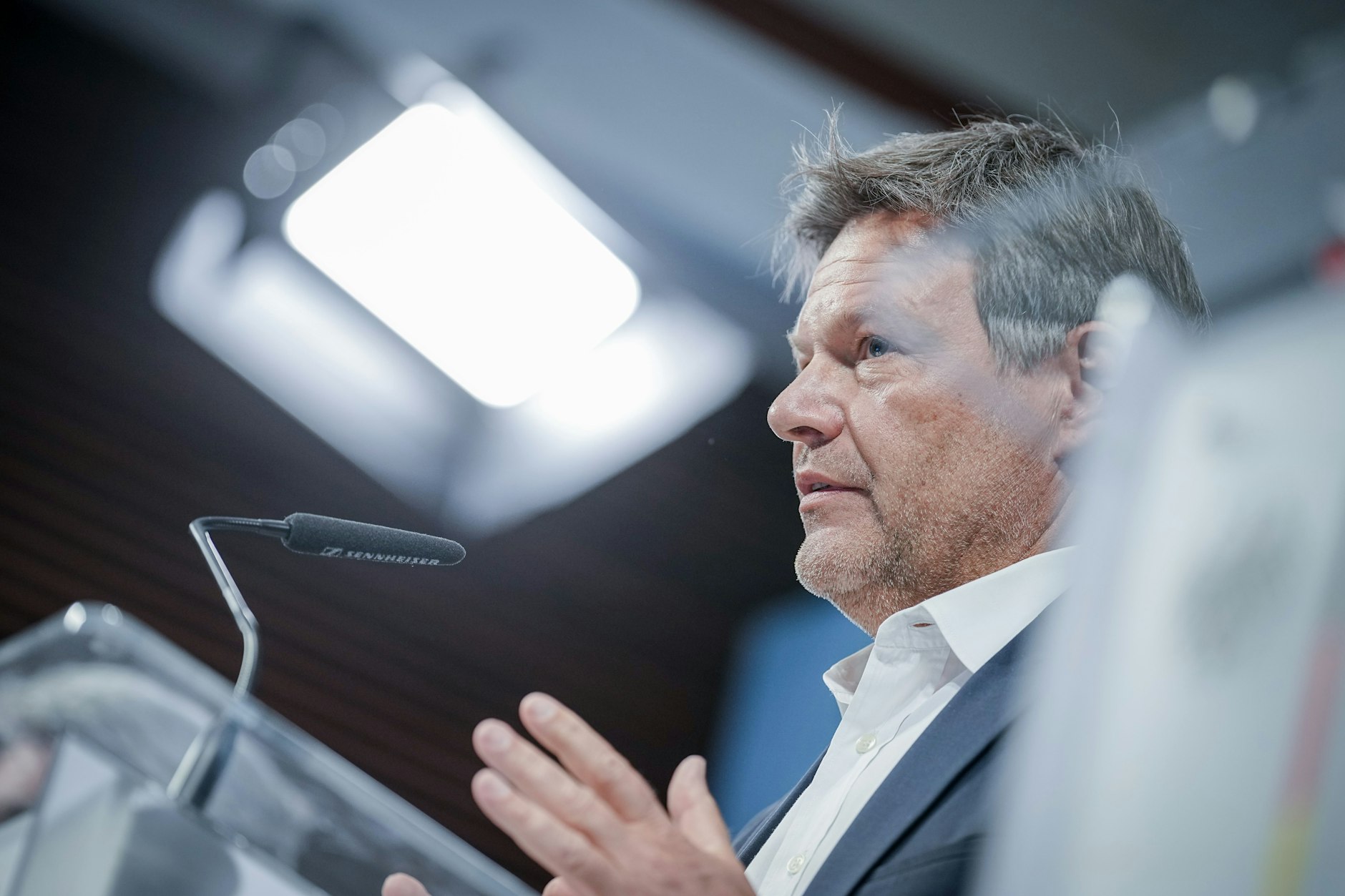 Robert Habeck (Bündnis 90/Die Grünen), Bundesminister für Wirtschaft und Klimaschutz, nimmt an einer Pressekonferenz zum Photovoltaik-Gipfel im Bundeswirtschaftsministerium teil.&nbsp;