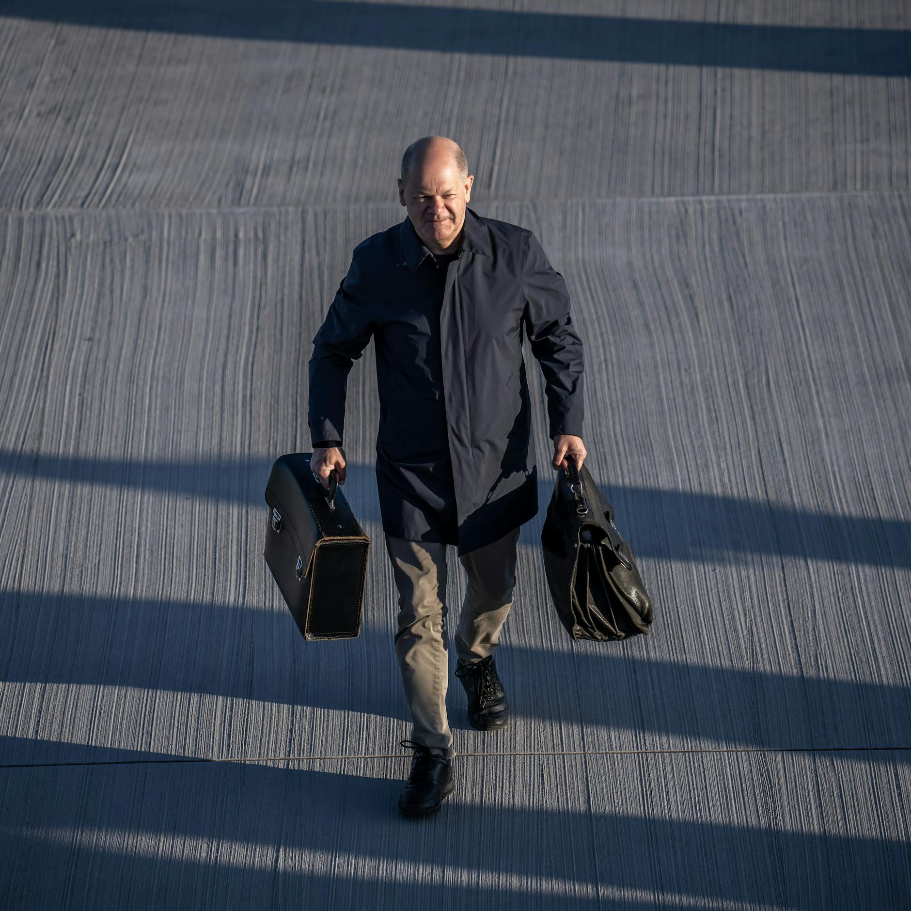 Image - Waffenhilfe für die Ukraine: Warum Olaf Scholz immer seine Meinung ändert