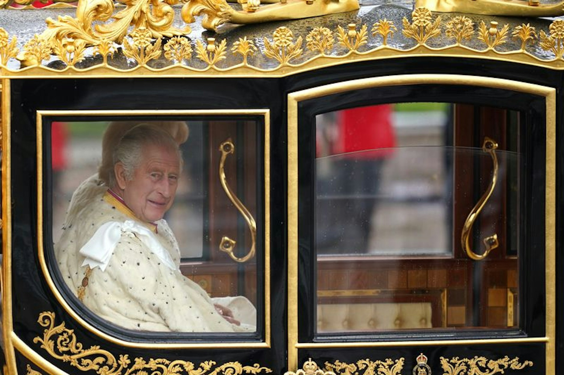 Der König kommt – Charles III. und Königin Camilla auf dem Weg vom Buckingham Palace zur Westminster Abbey.