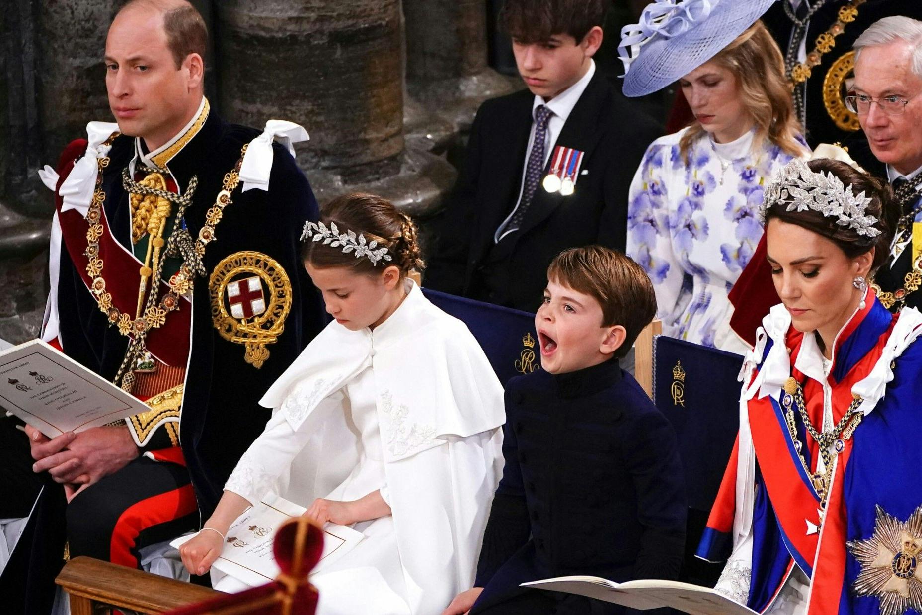 Nicht für jeden ist die Krönungszeremonie ein Grund zum Feiern. Der fünfjährige Prinz Louis hat wahrscheinlich nur darauf gewartet, dass sie endlich vorbei ist.
