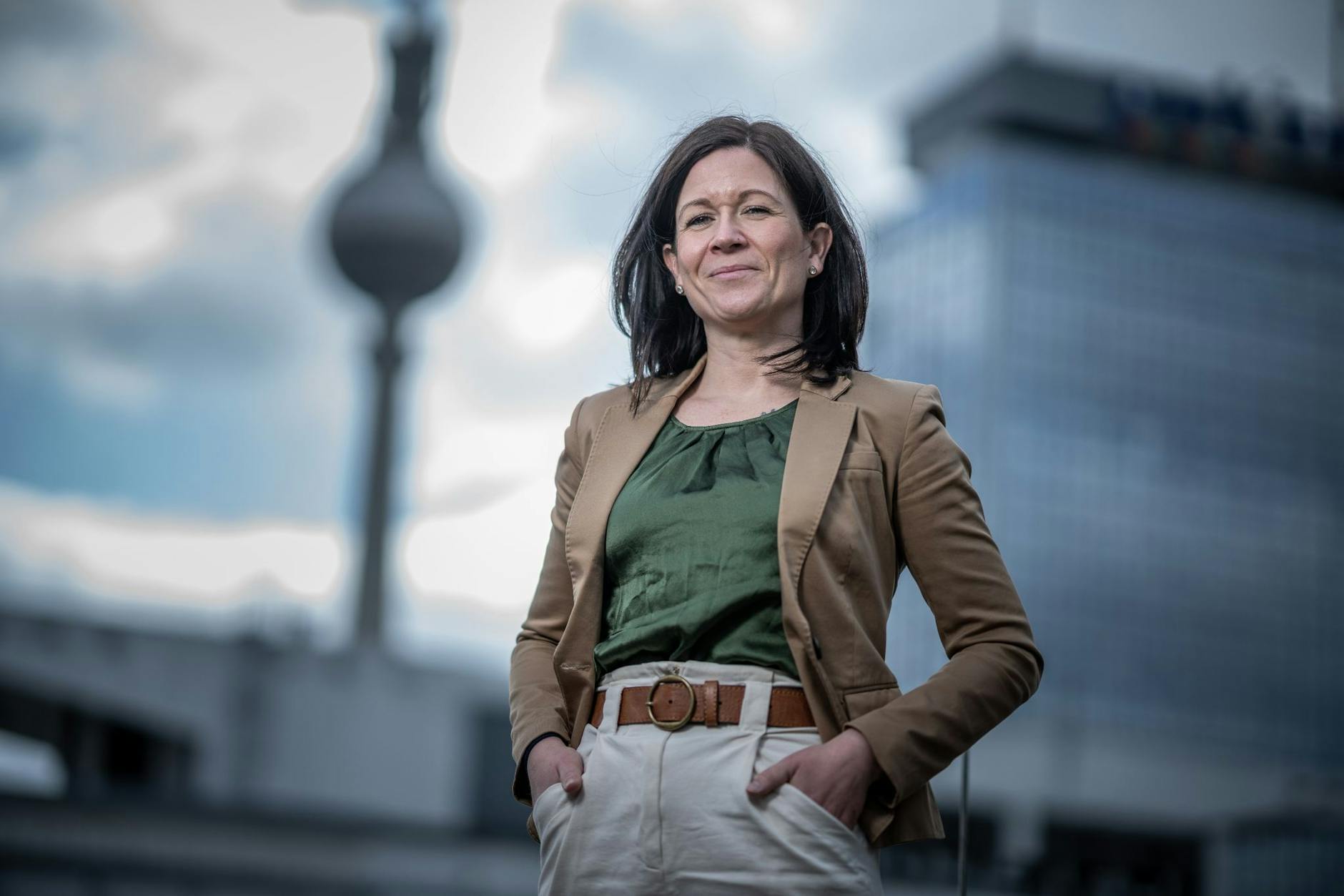 PRODUKTION - Katharina Günther-Wünsch (CDU), neue Berliner Senatorin für Bildung, lächelt in die Kamera.