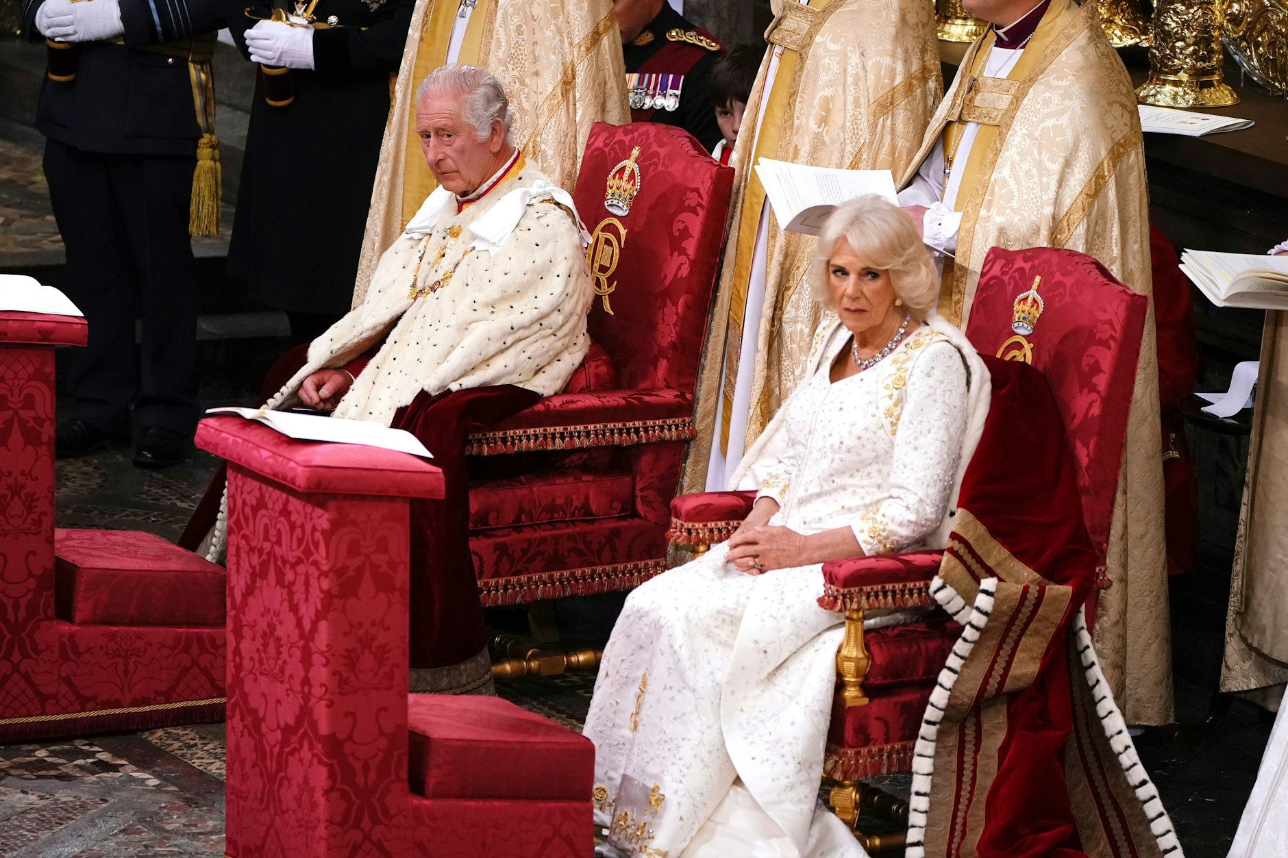 König Charles III. und Camilla in der Westminster Abbey.