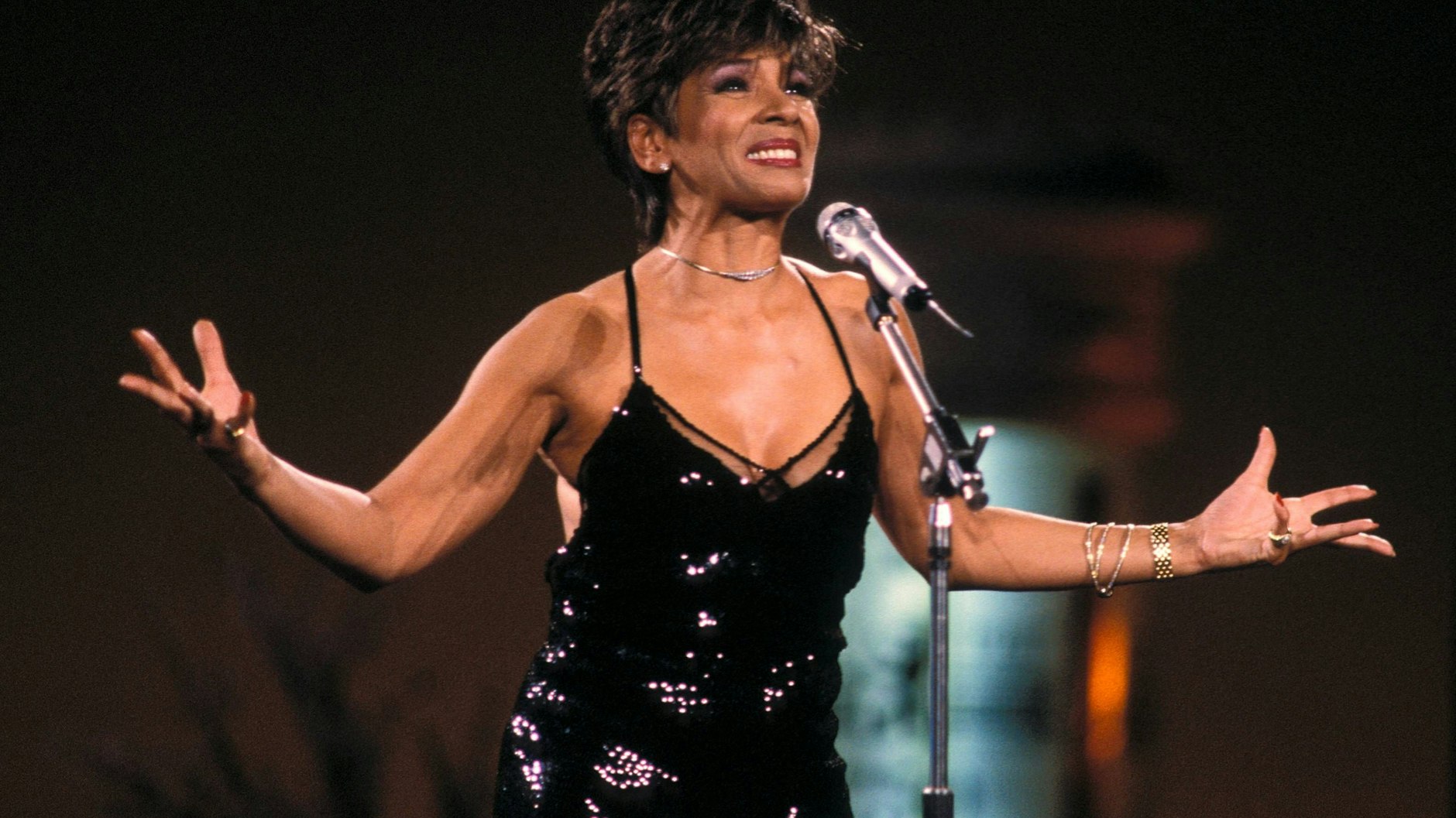 Shirley Bassey&nbsp; bei ihrem Auftritt in der DDR (1987): Auch sie war im Kessel Buntes zu sehen.