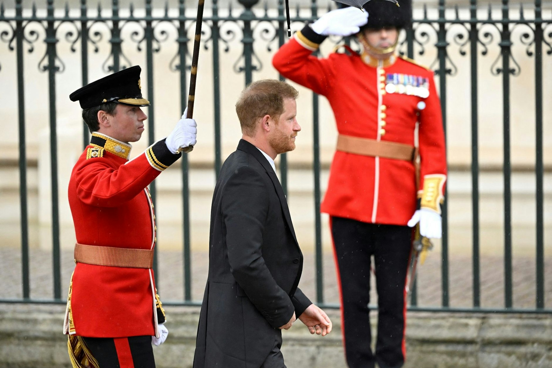 &nbsp;Gast mit Streit-Potenzial: Prinz Harry, Herzog von Sussex, auf dem Weg in die Westminster Abbey.&nbsp;