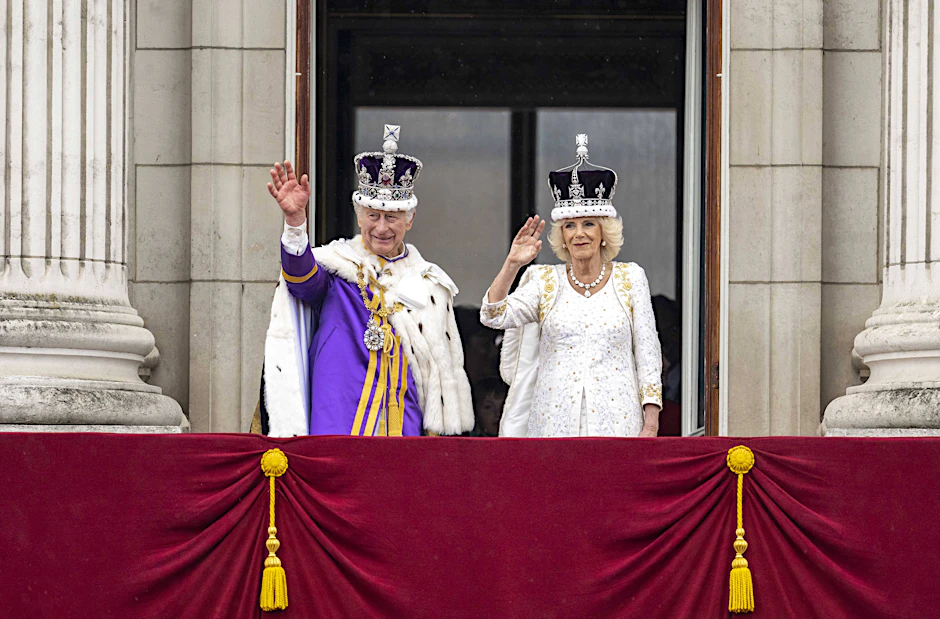 Everybodys Darling für einen Tag: König Charles III und Königin Camilla auf dem Balkon des Buckingham Palaces in London.