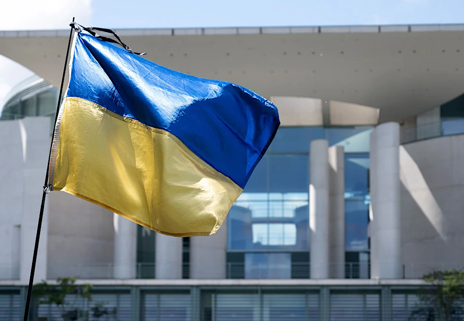 ARCHIV - «Das Verbot ukrainischer Flaggen ist - mit den Worten des Gerichts - offensichtlich rechtswidrig», sagt Anwalt Patrick Heinemann, der den ukrainischen Verein Vitsche vertritt.  