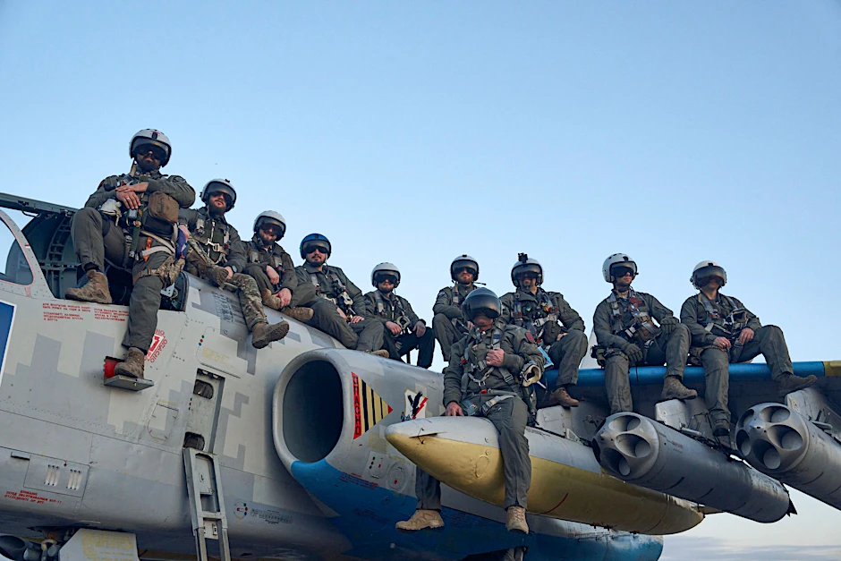 Piloten der ukrainischen Luftwaffe warten in der Ostukraine auf den Beginn der Gegenoffensive.
