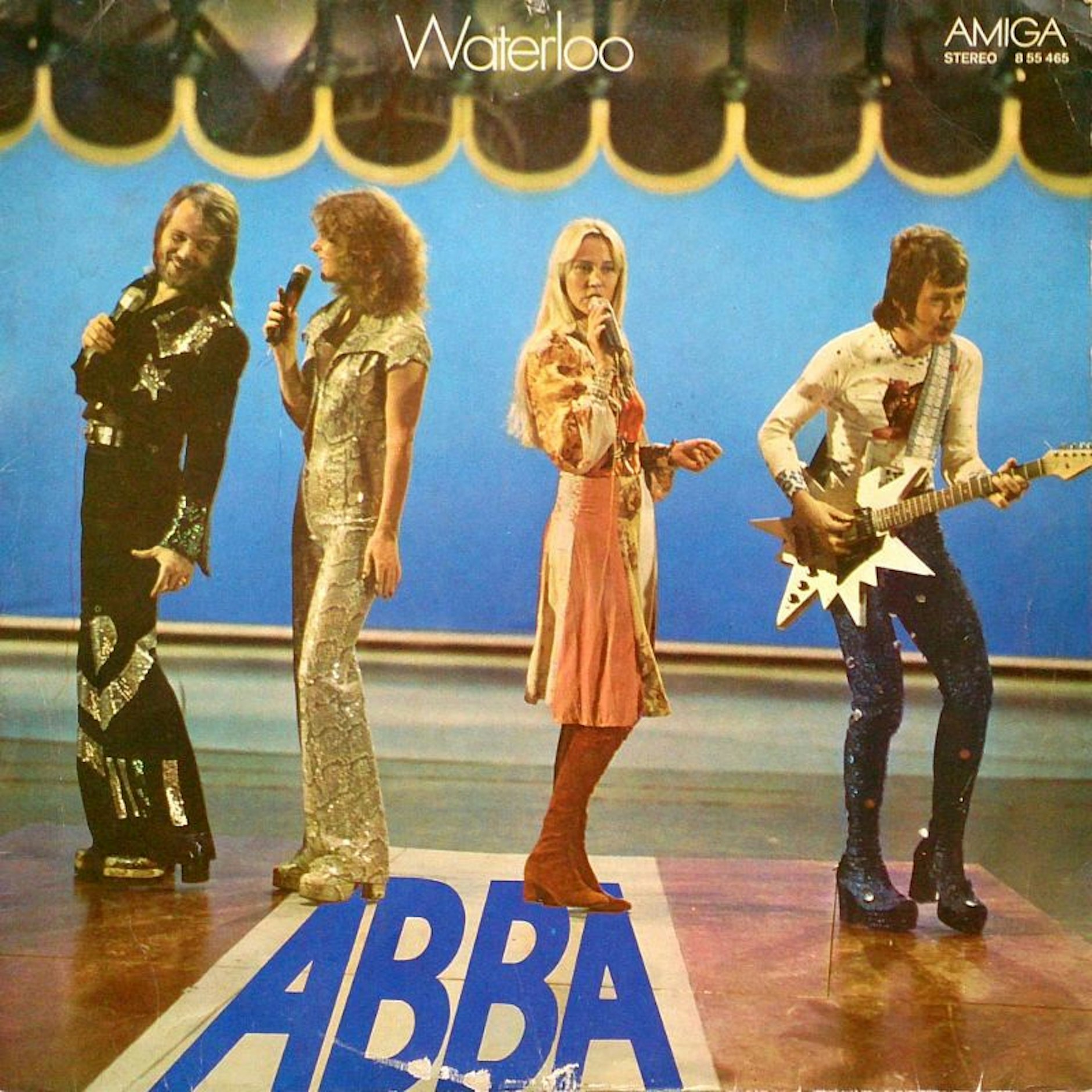 So traten ABBA 1974 in der Sendung „Ein Kessel Buntes“ auf. Das Auftrittsfoto zierte damals die Amiga-Single Waterloo.