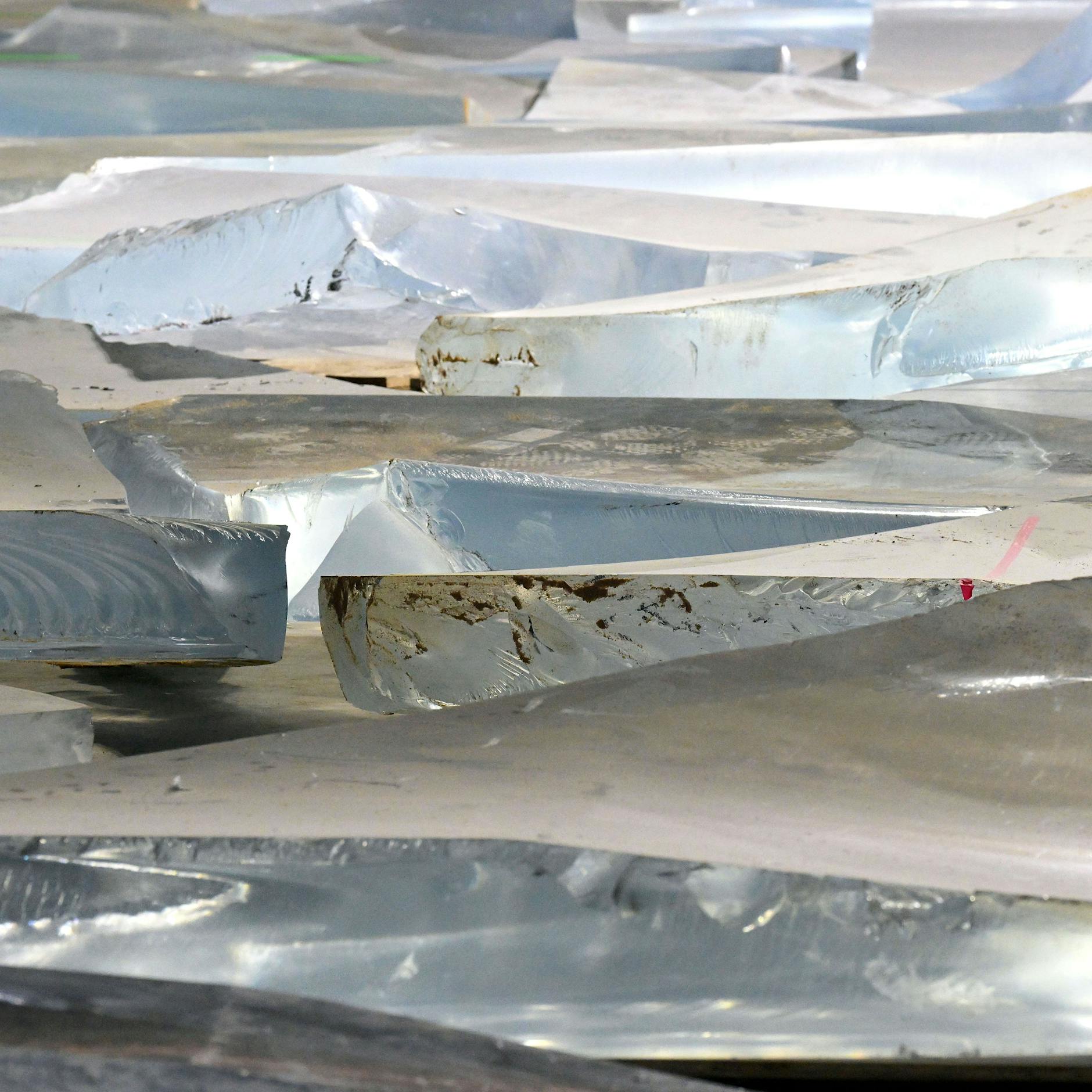 Super-Puzzle mit 700 Riesenteilen: Warum ist der Aquadom in Berlin geplatzt