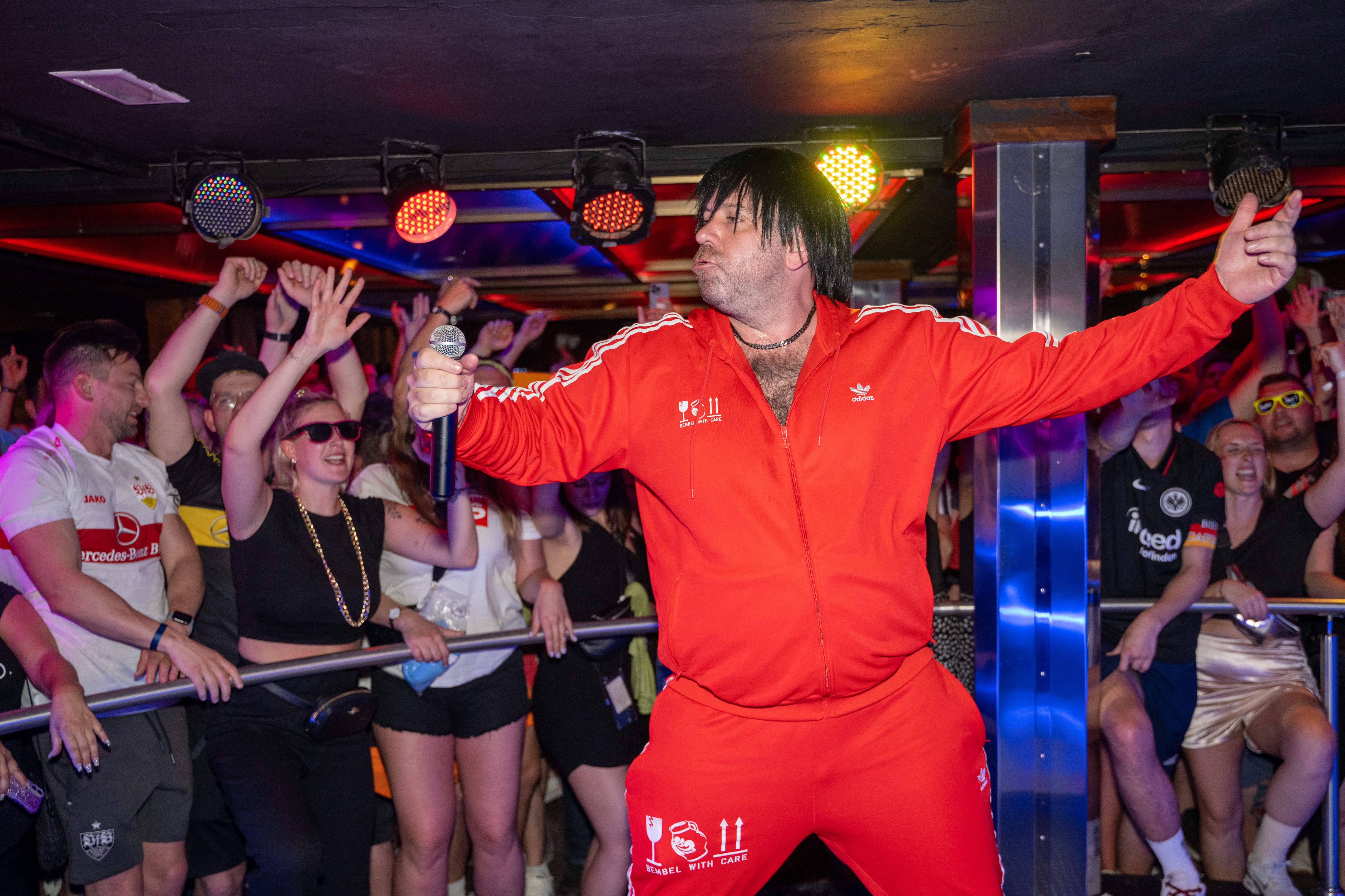 Image - Ikke Hüftgold liefert mit „Bumsbar“ DEN Ballermann-Hit des Jahres