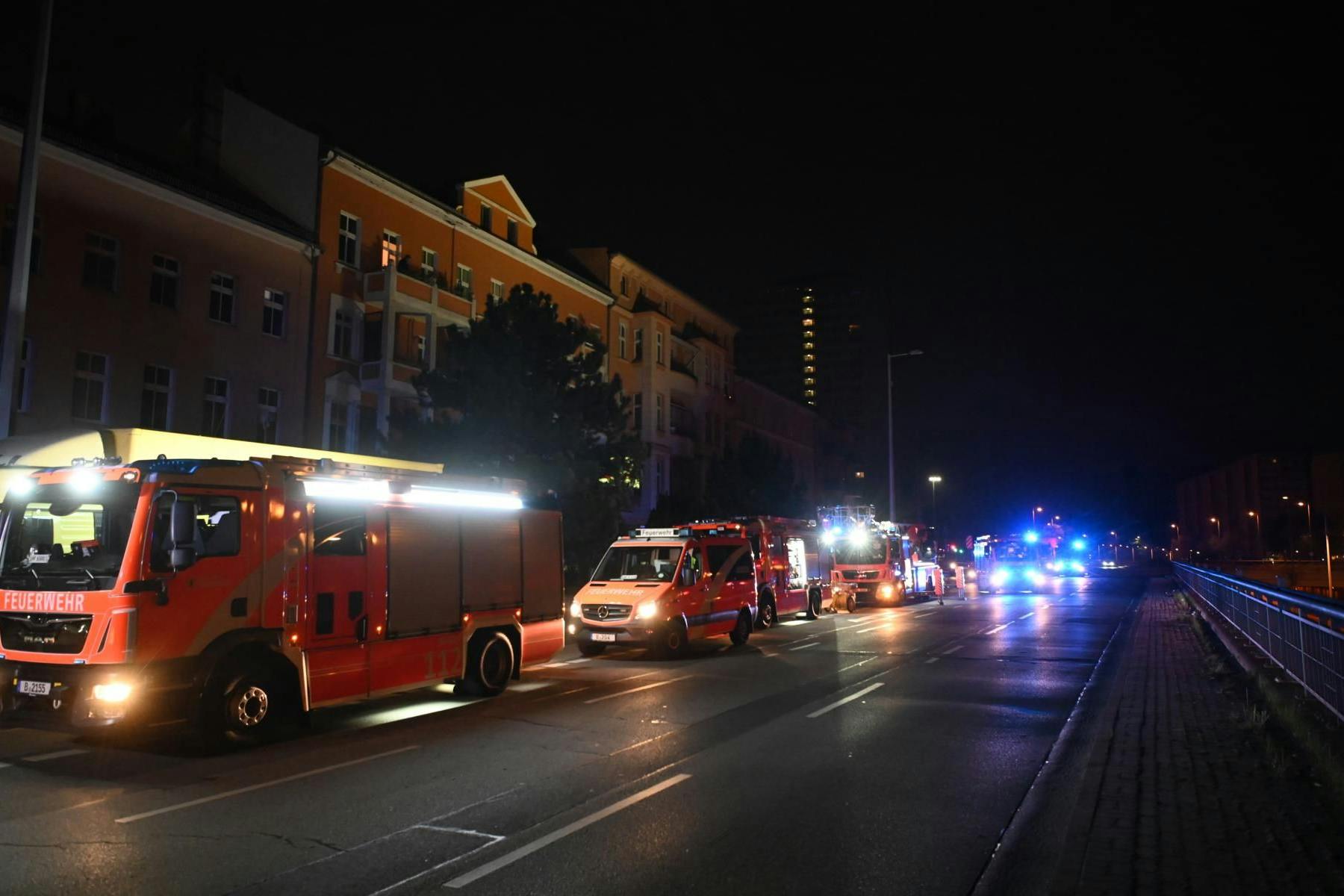 50 Feuerwehr-Leute rückten zu dem Einsatz in Alt-Friedrichsfelde aus.