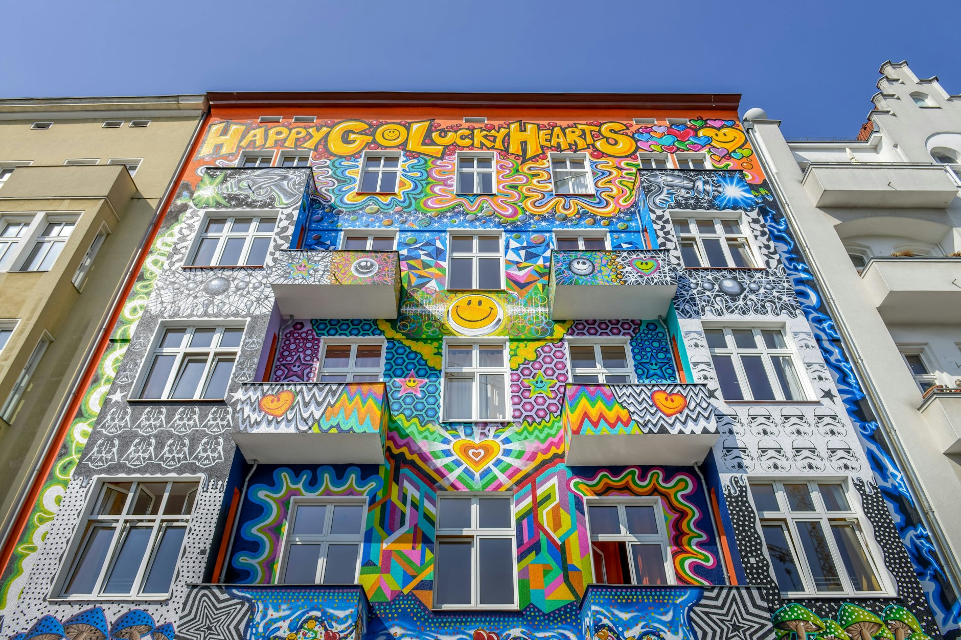 Die Fassade des Happy Go Lucky Hostels darf nicht so bleiben, so das Gericht.