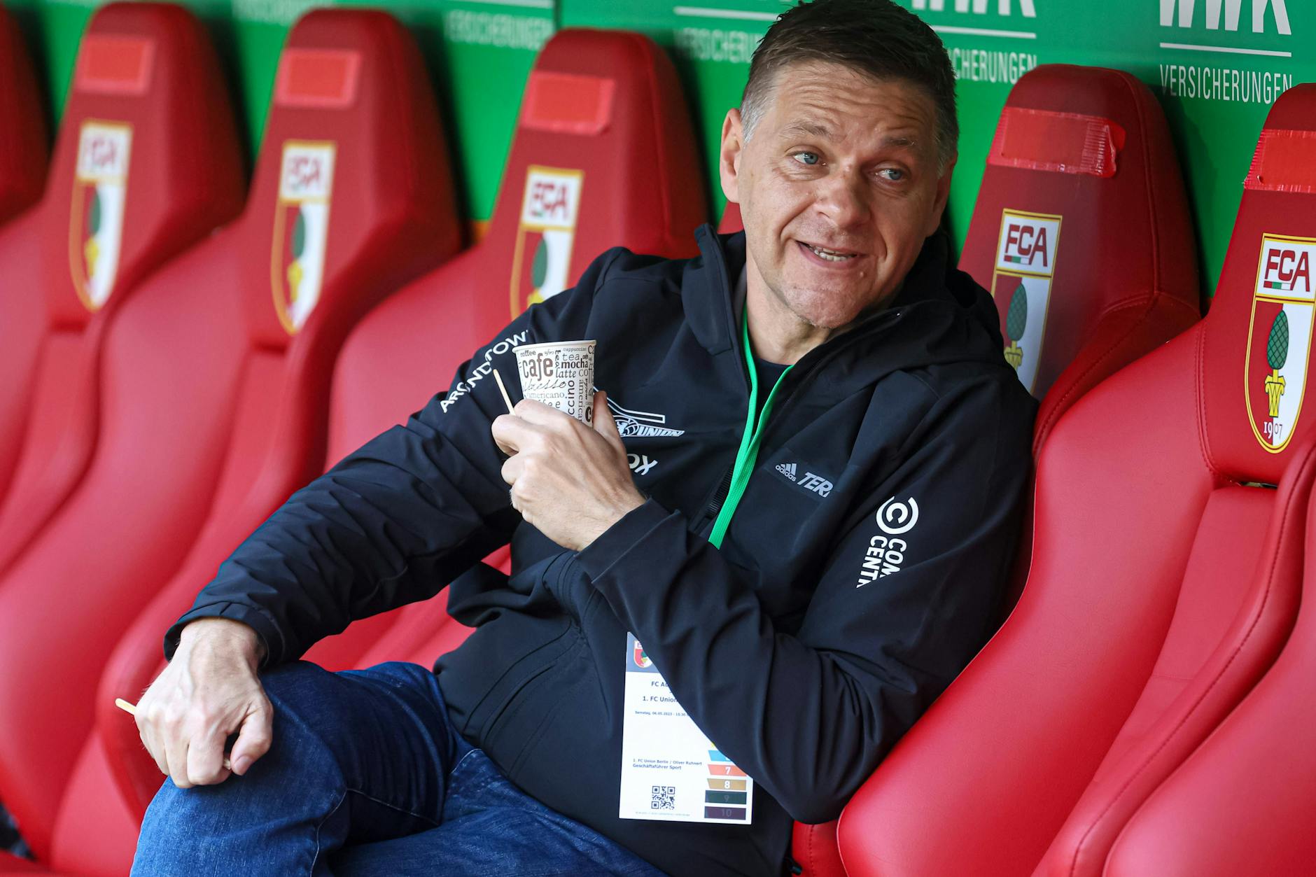 Oliver Ruhnert sah am Sonnabend eine Niederlage des 1. FC Union Berlin in Augsburg, steht mit den Eisernen trotzdem noch auf Rang vier der Bundesliga.